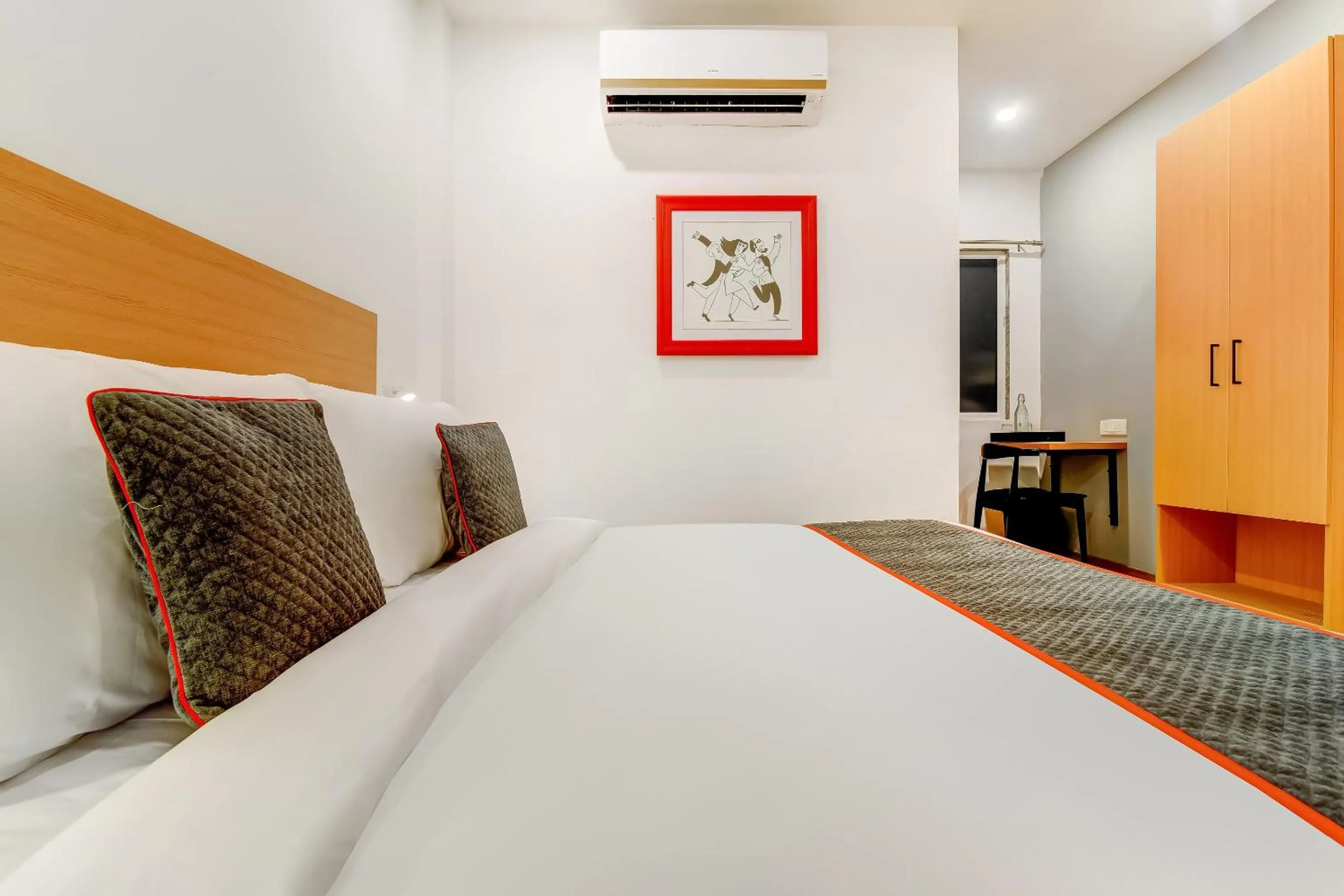 Bed in Collection O Near Kohat Enclave Metro Station