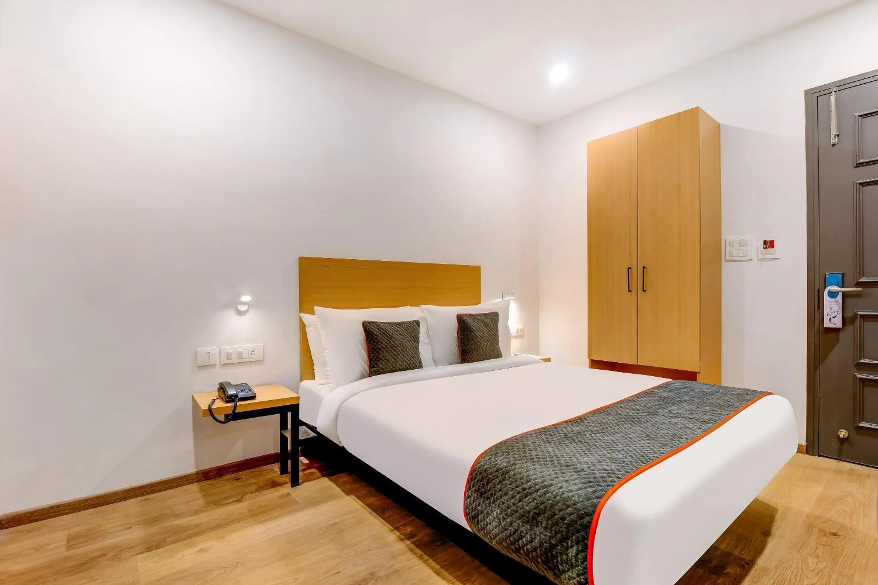 Bed in Collection O Near Kohat Enclave Metro Station