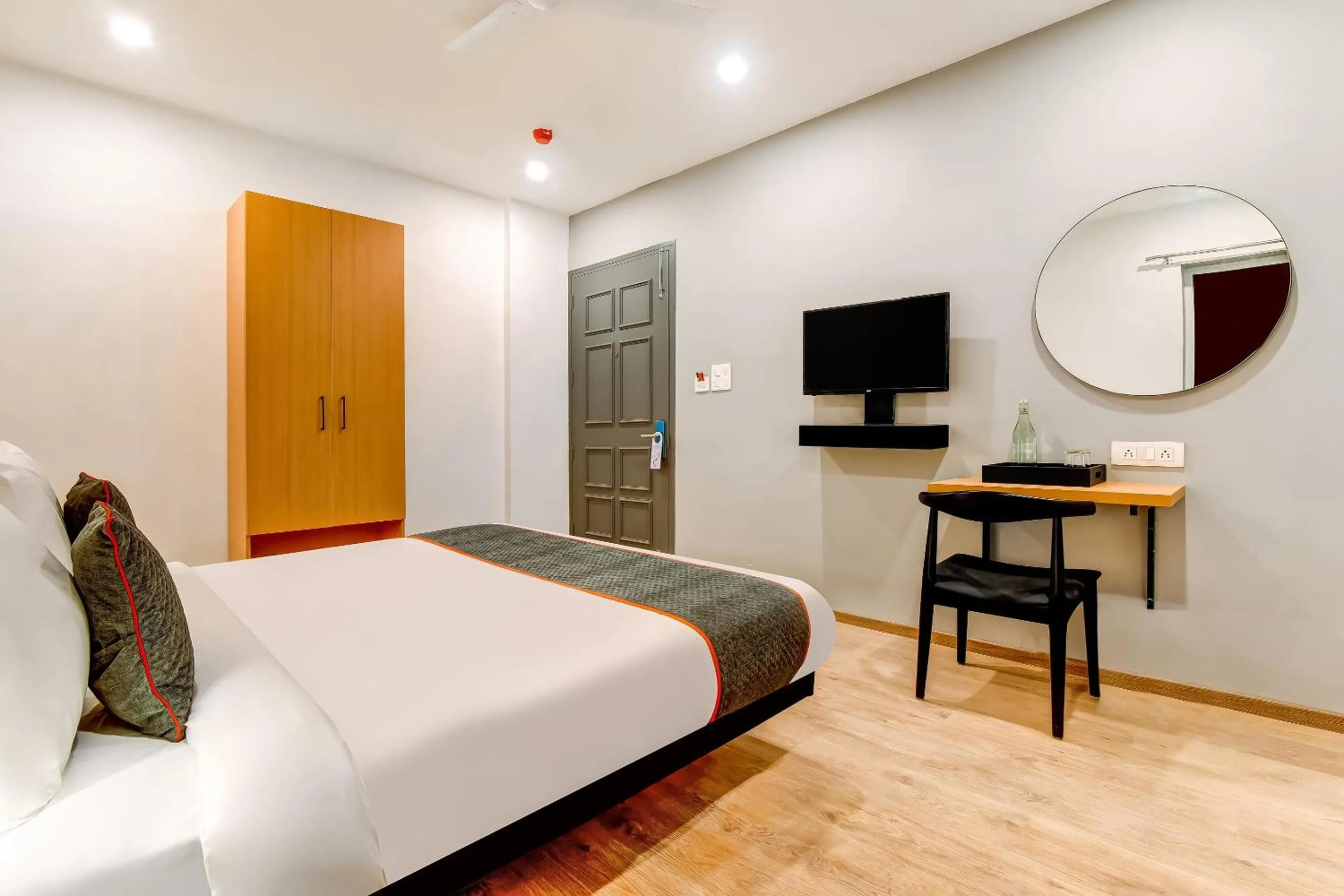 Bed in Collection O Near Kohat Enclave Metro Station