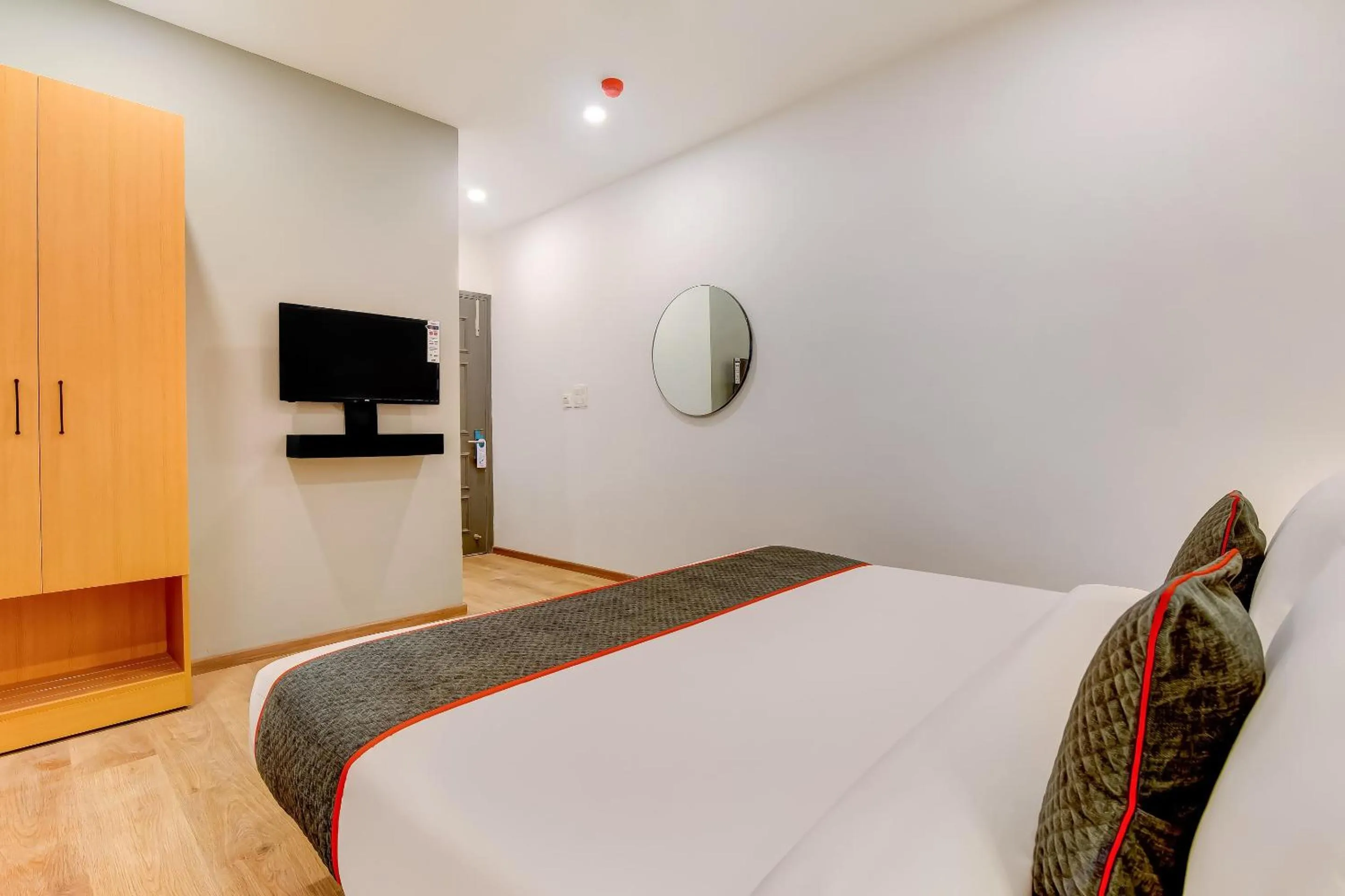 Bed in Collection O Near Kohat Enclave Metro Station