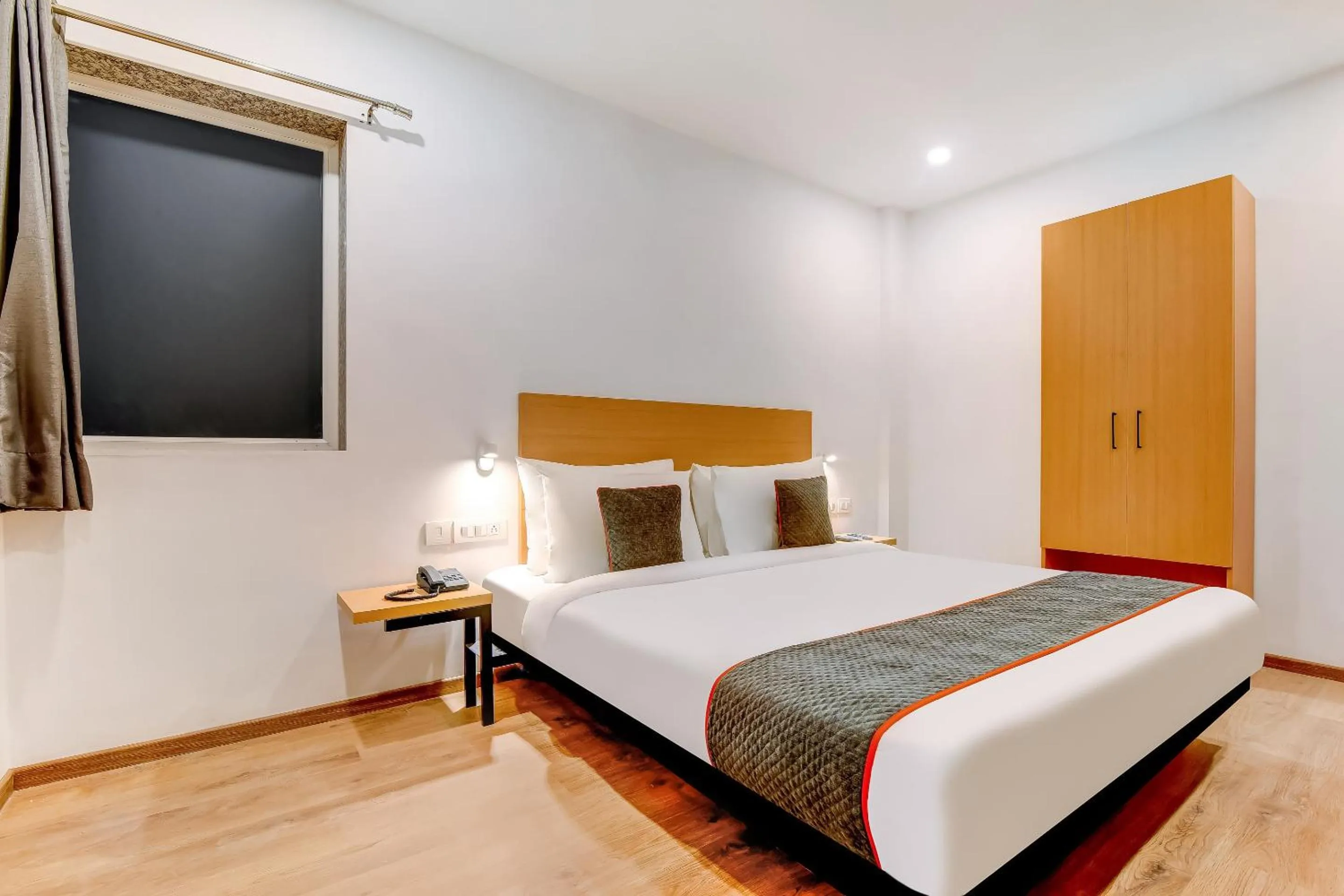 Bed in Collection O Near Kohat Enclave Metro Station