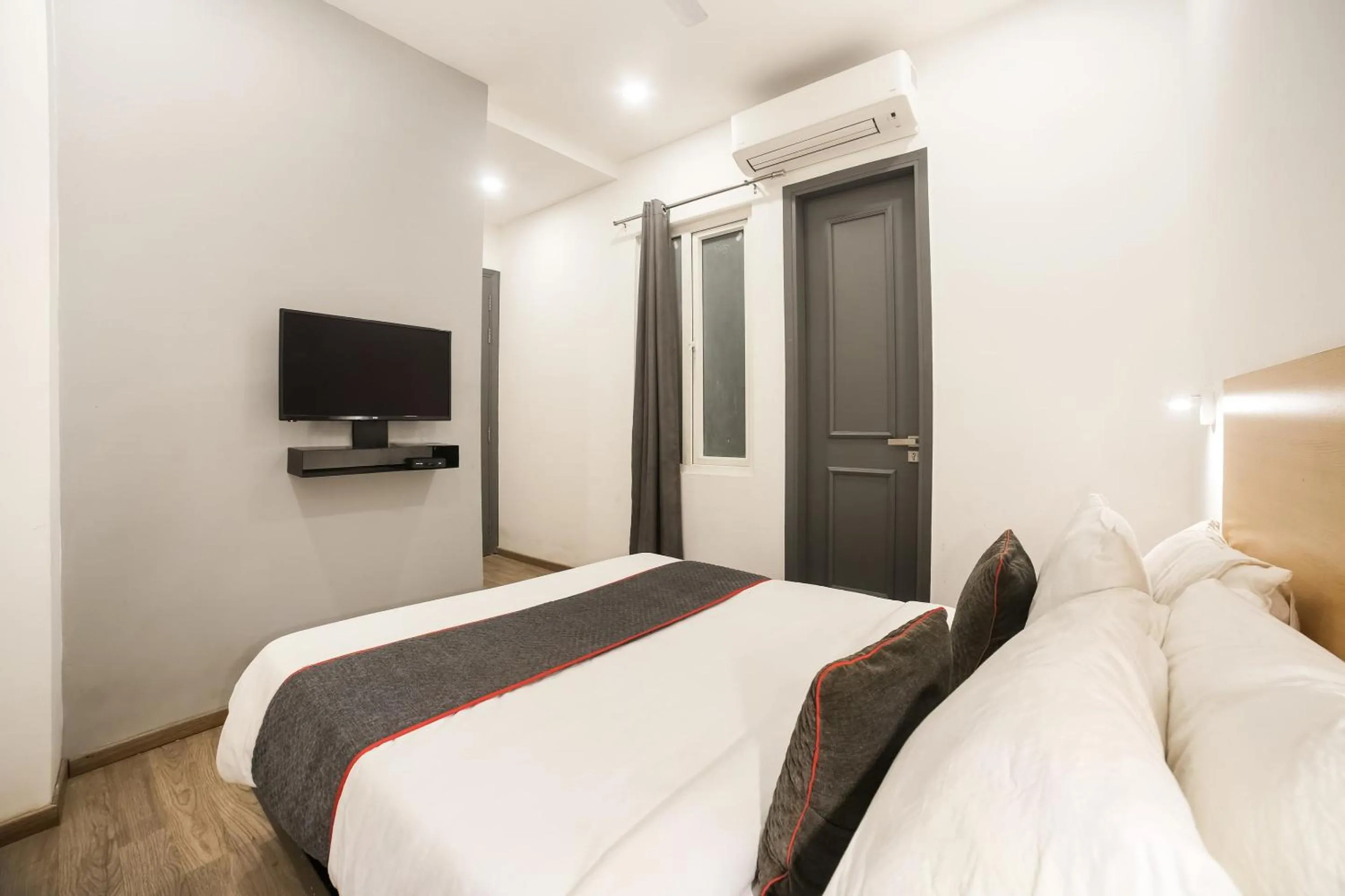 Super Townhouse Dilshad Garden Near Dilshad Garden Metro Station