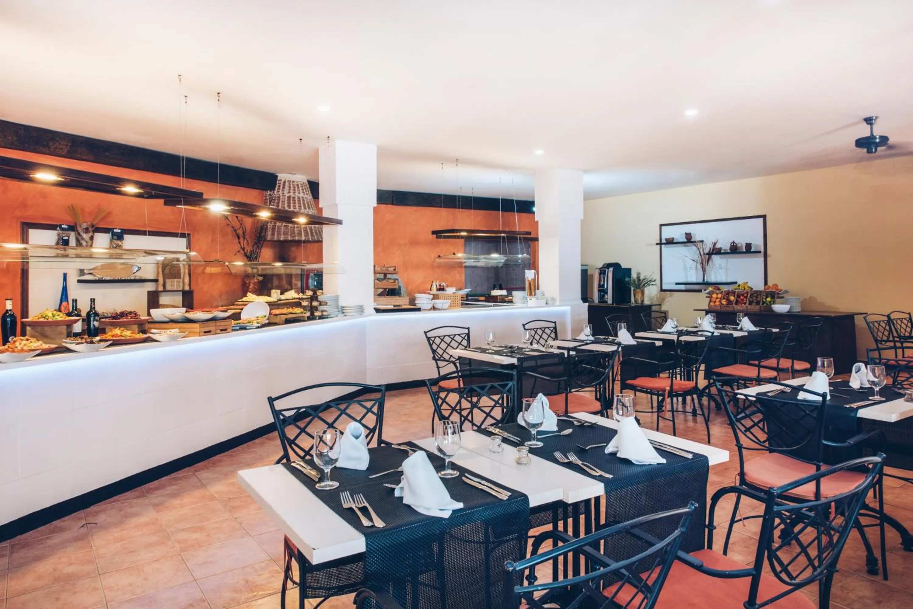 Restaurant/places to eat in Dream Bocayna Village