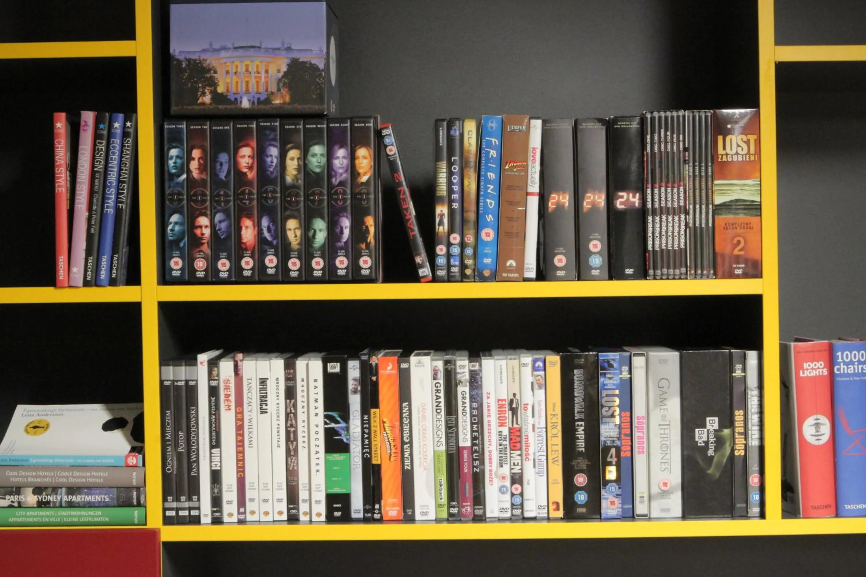 Communal lounge/ TV room in STRADONIA Serviced Apartments