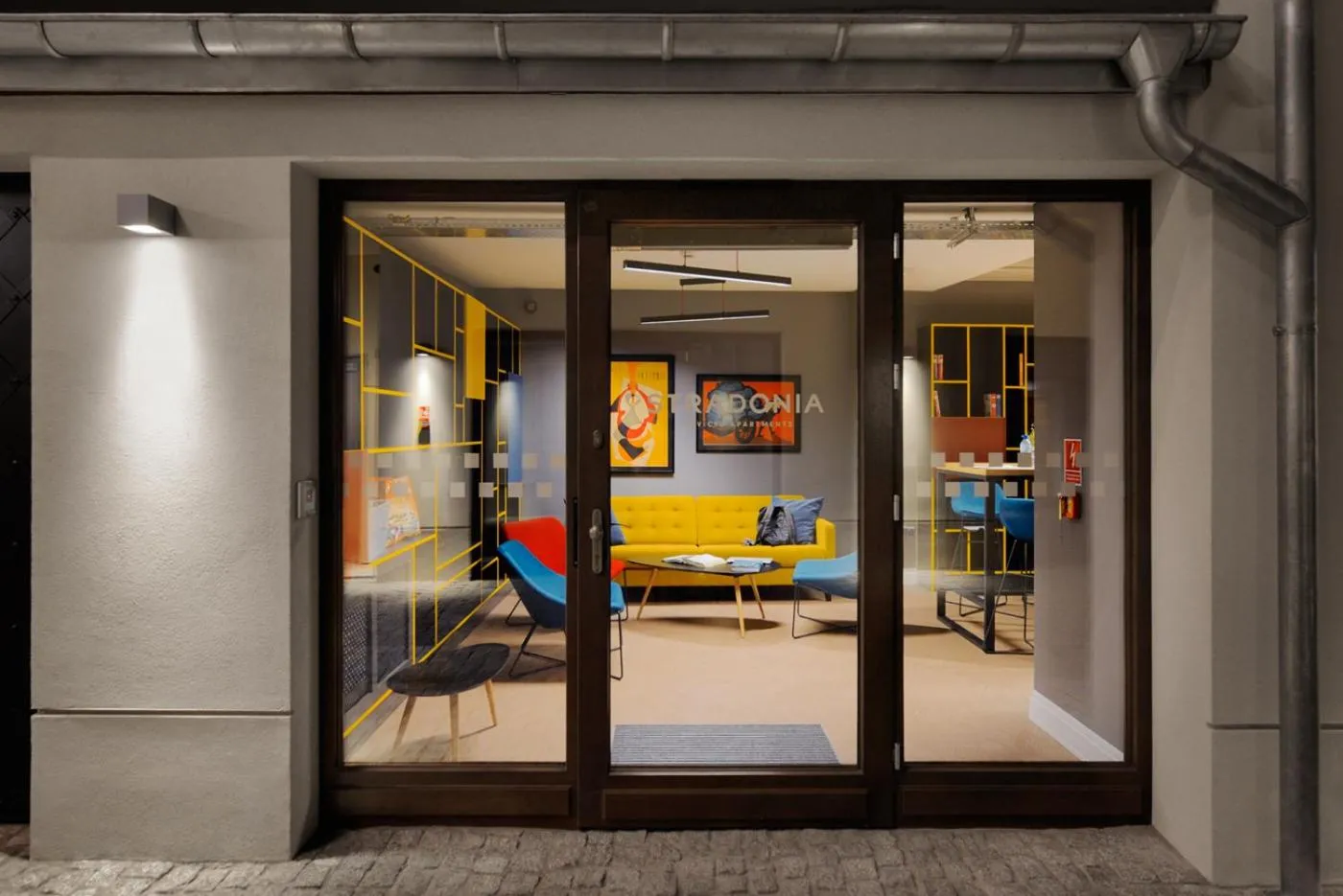 Communal lounge/ TV room in STRADONIA Serviced Apartments