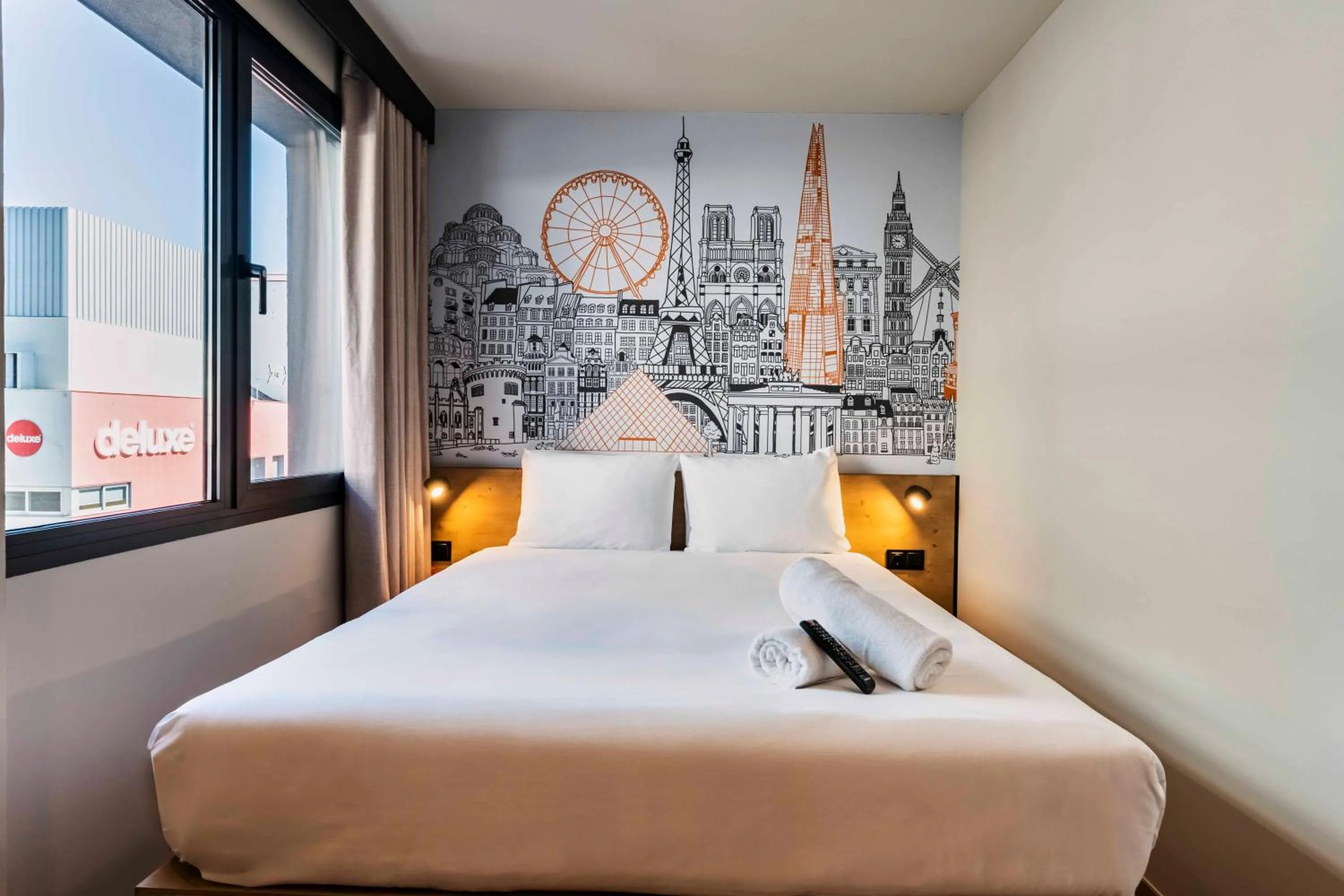 Bedroom, Bed in easyHotel Madrid Alcala