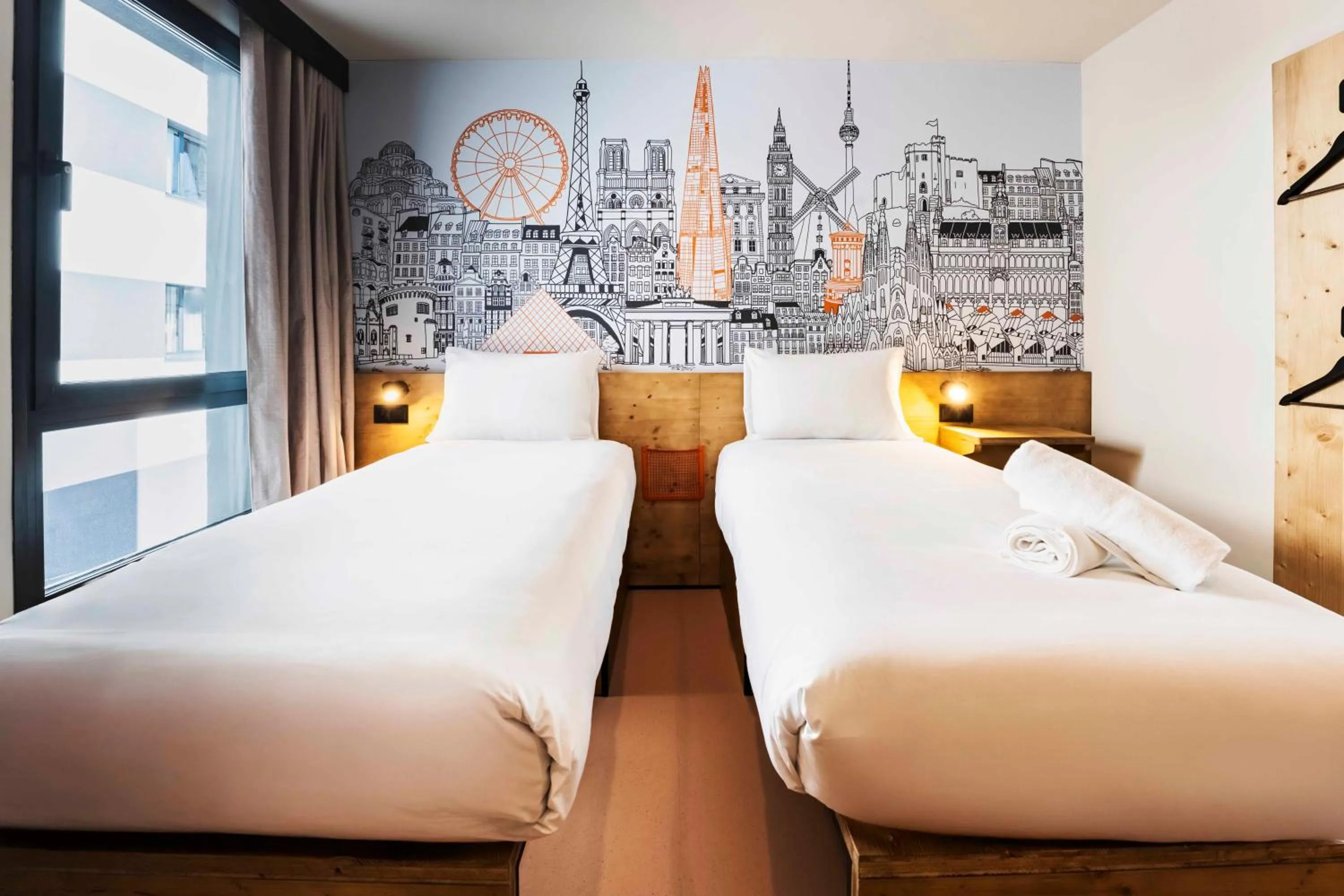 Bedroom, Bed in easyHotel Madrid Alcala
