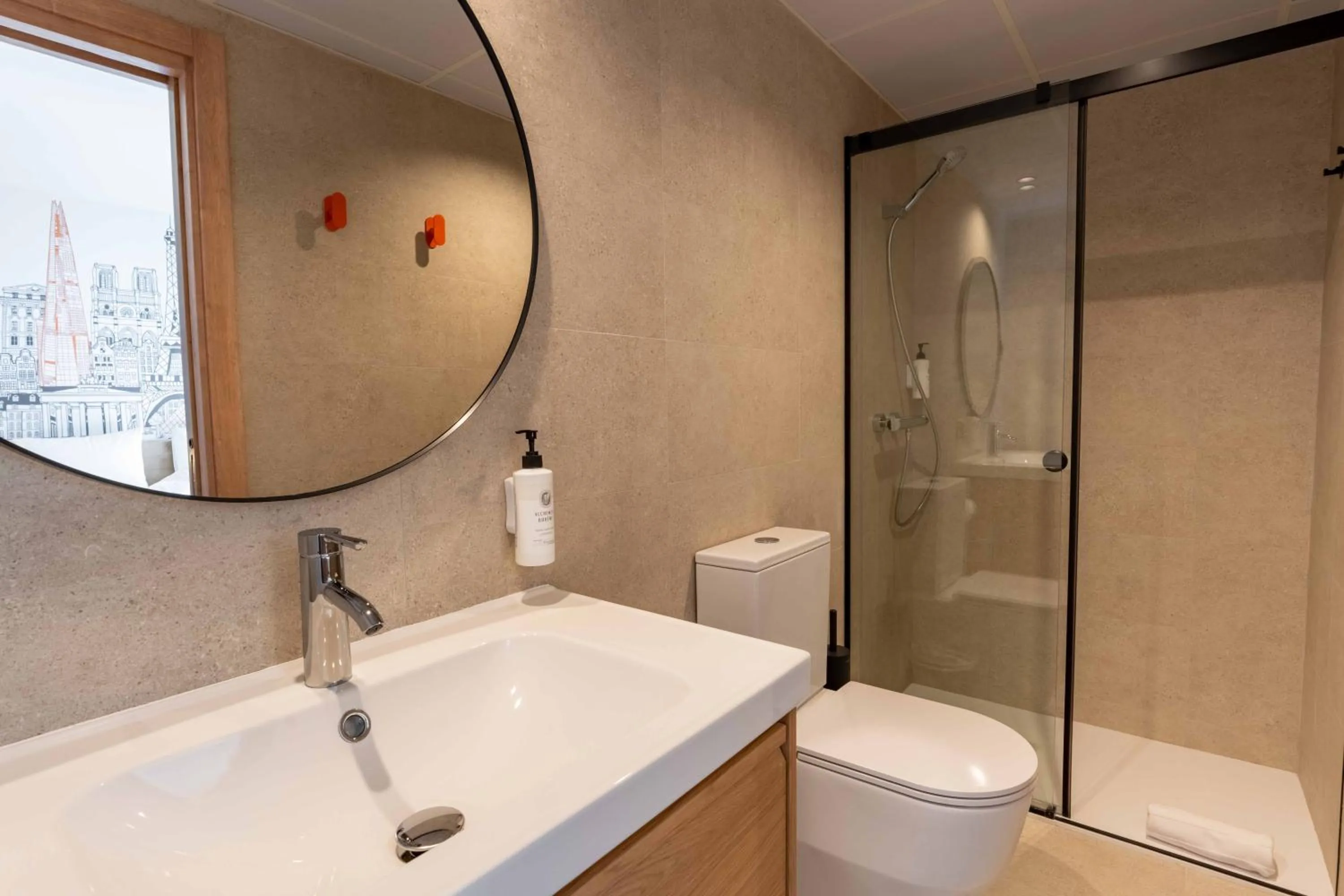 Bathroom in easyHotel Madrid Alcala