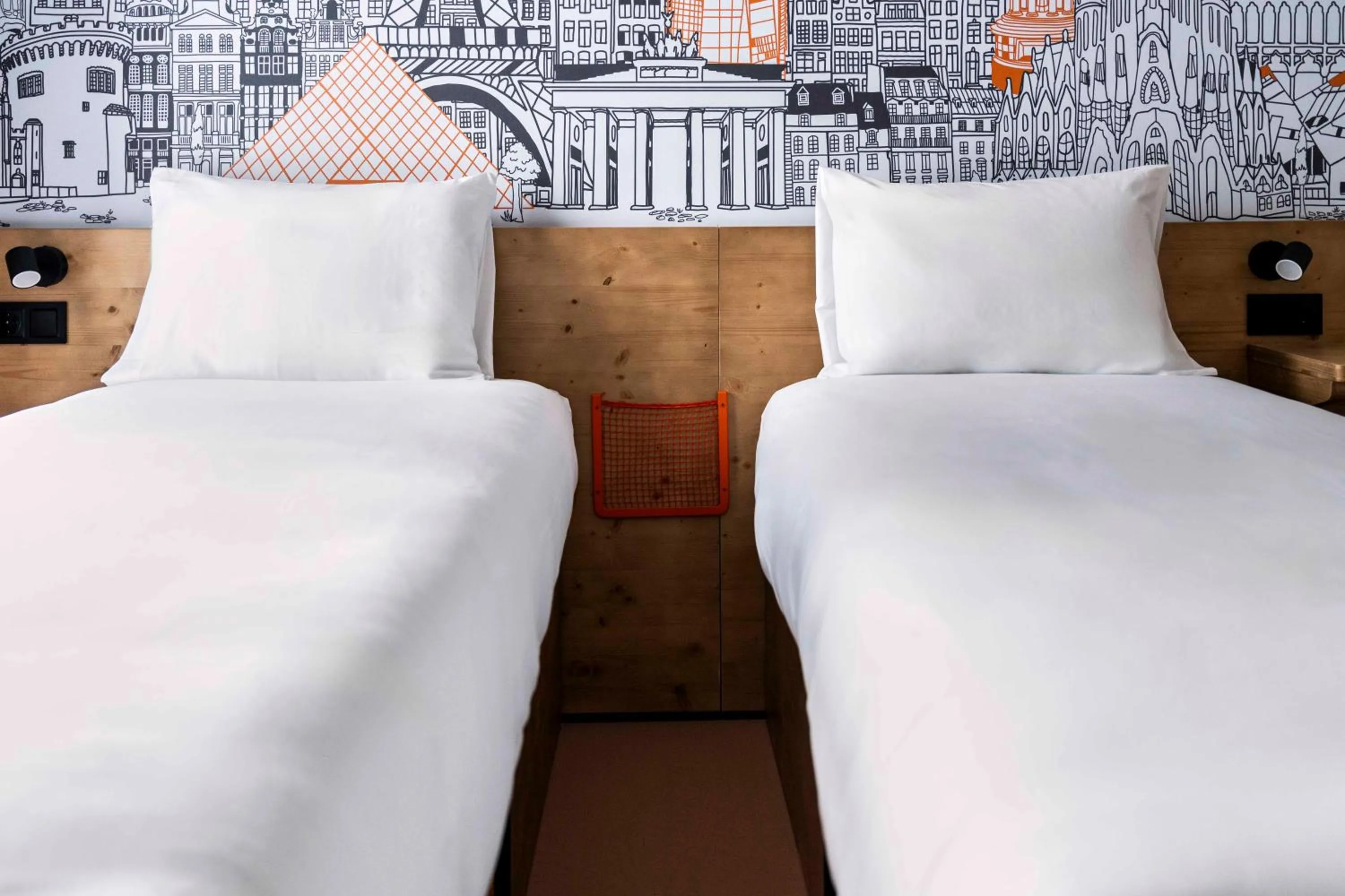 Bedroom, Bed in easyHotel Madrid Alcala