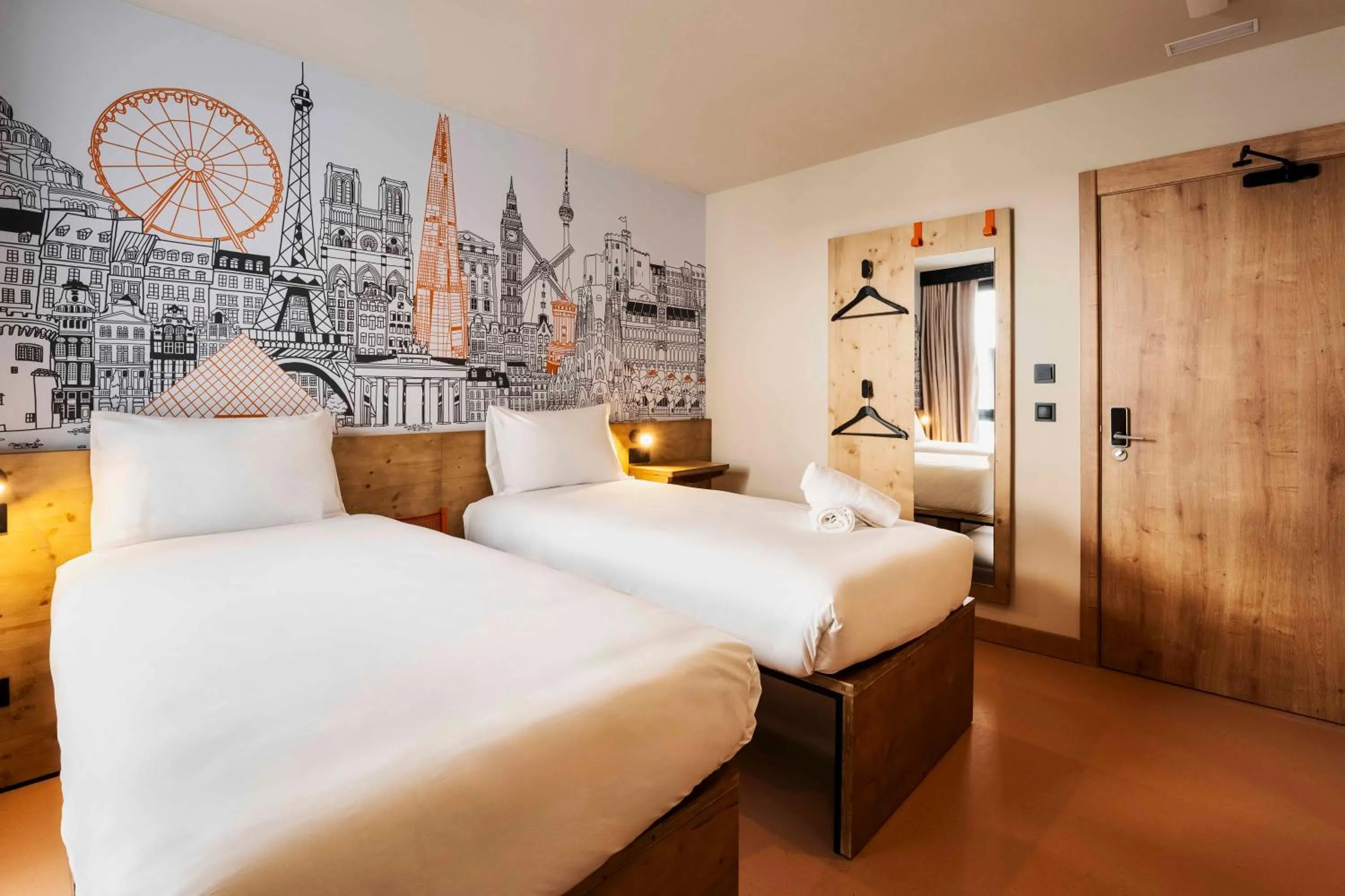 Bedroom, Bed in easyHotel Madrid Alcala