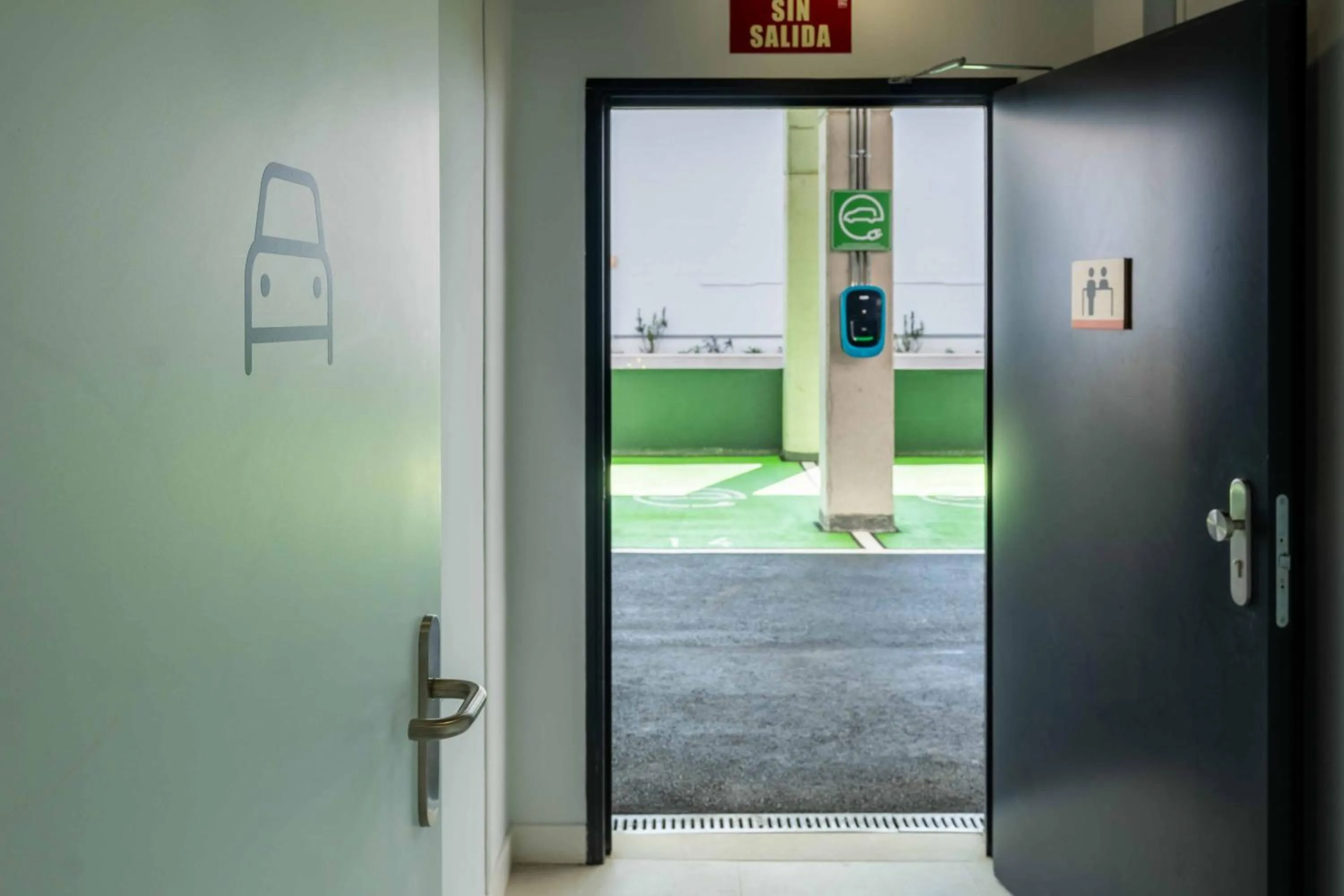 Property building in easyHotel Madrid Alcala