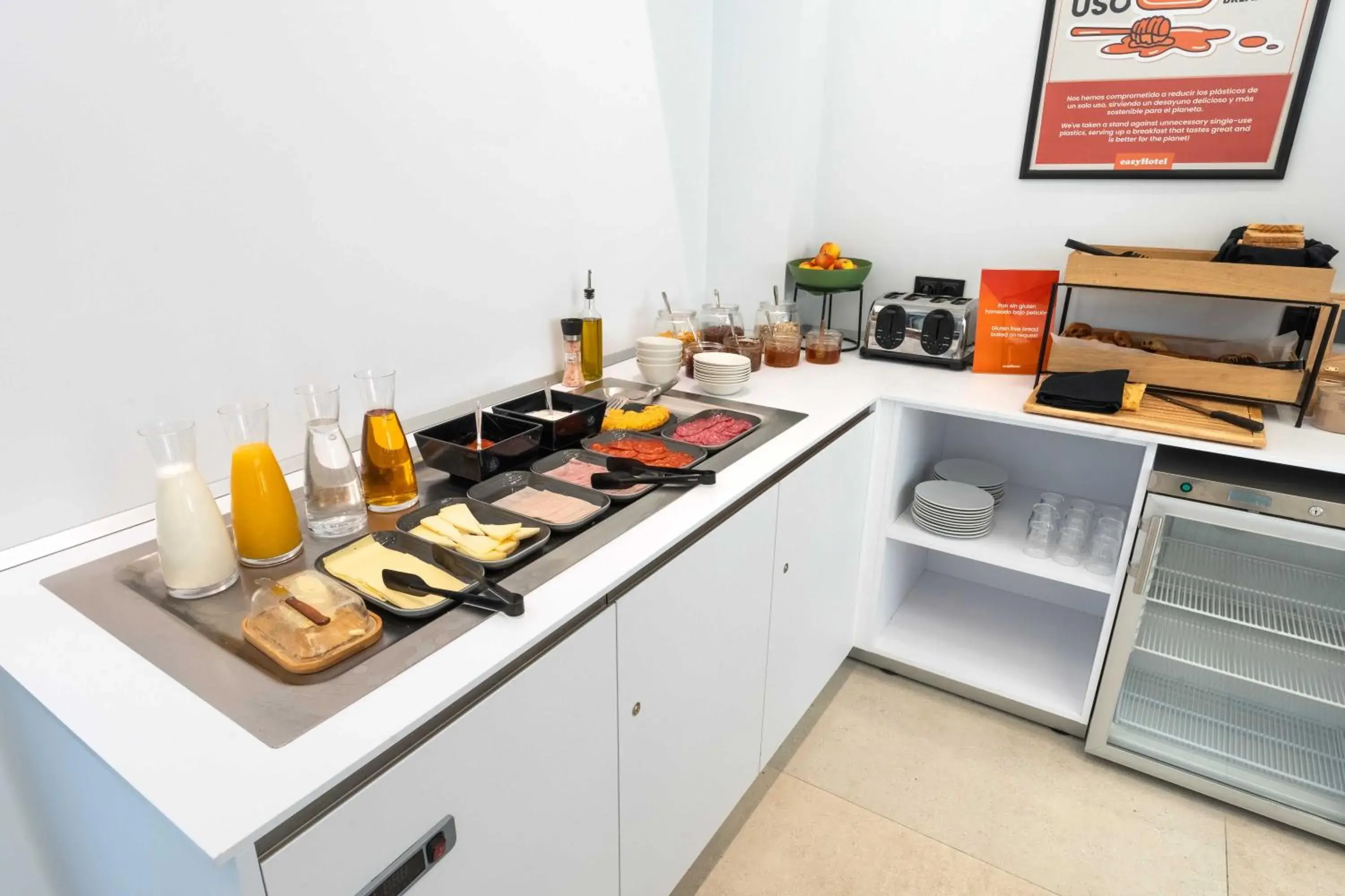 Restaurant/places to eat in easyHotel Madrid Alcala Restaurant/places to eat in easyHotel Madrid Alcala