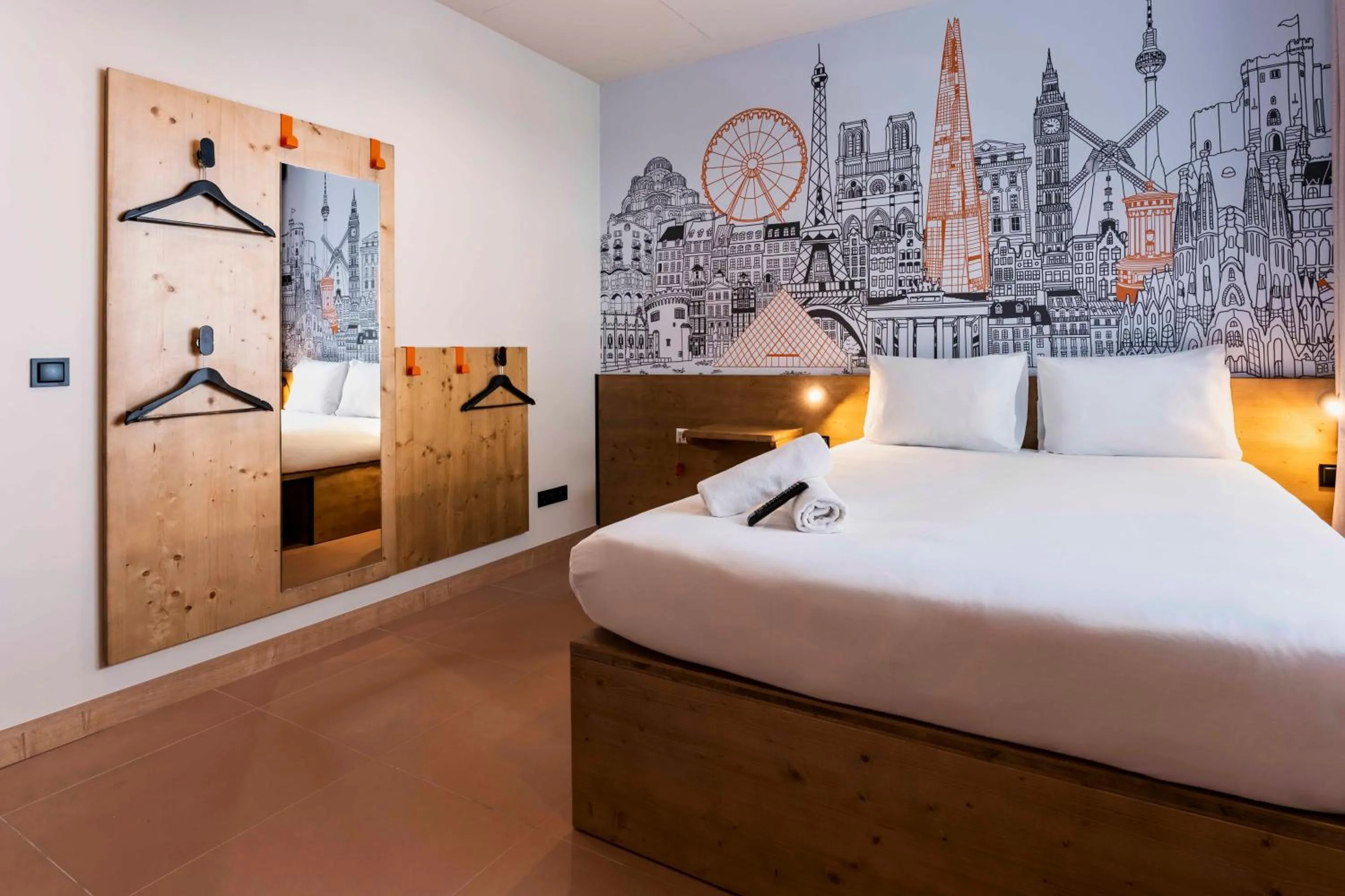 Bedroom, Bed in easyHotel Madrid Alcala