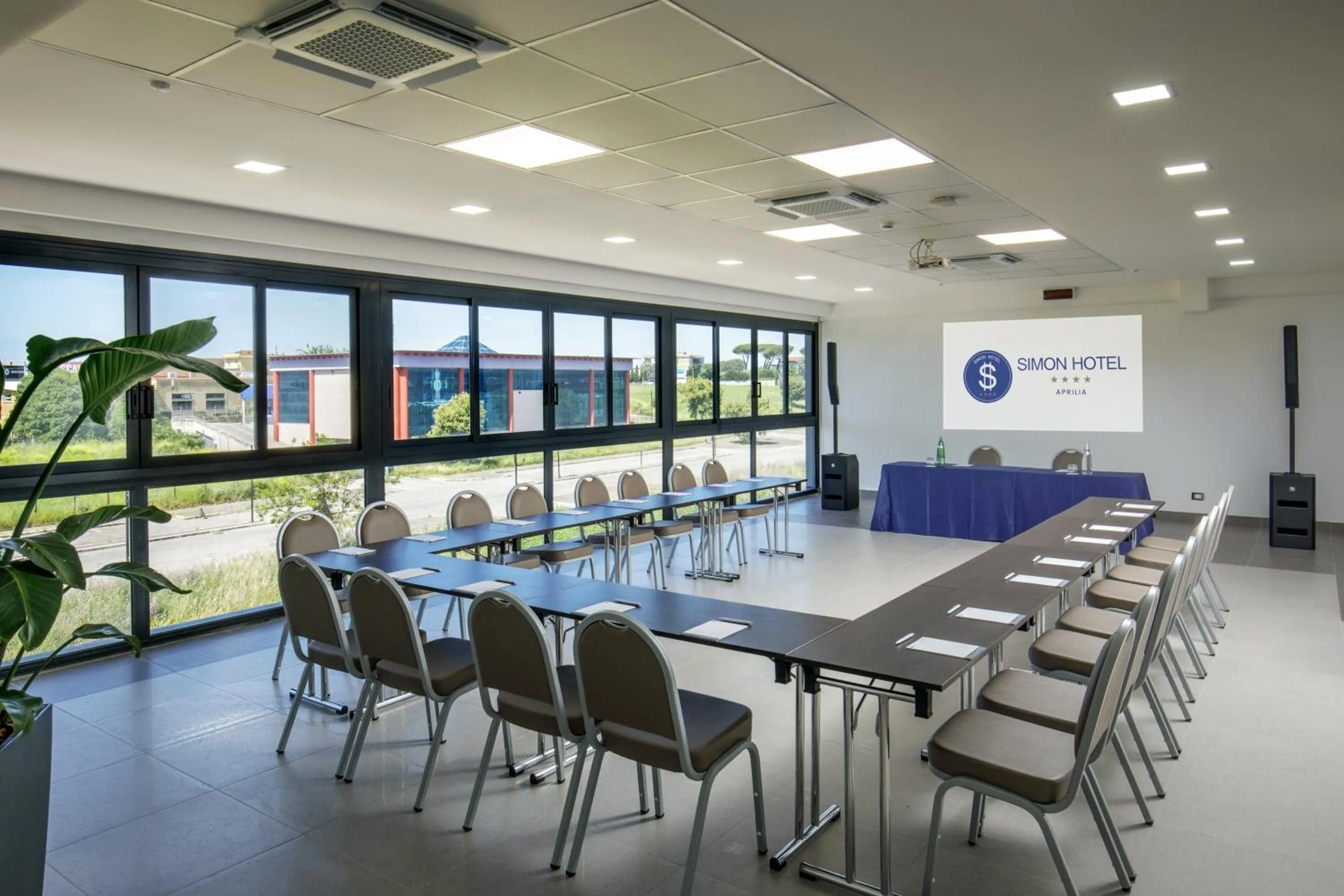 Simon Hotel Aprilia