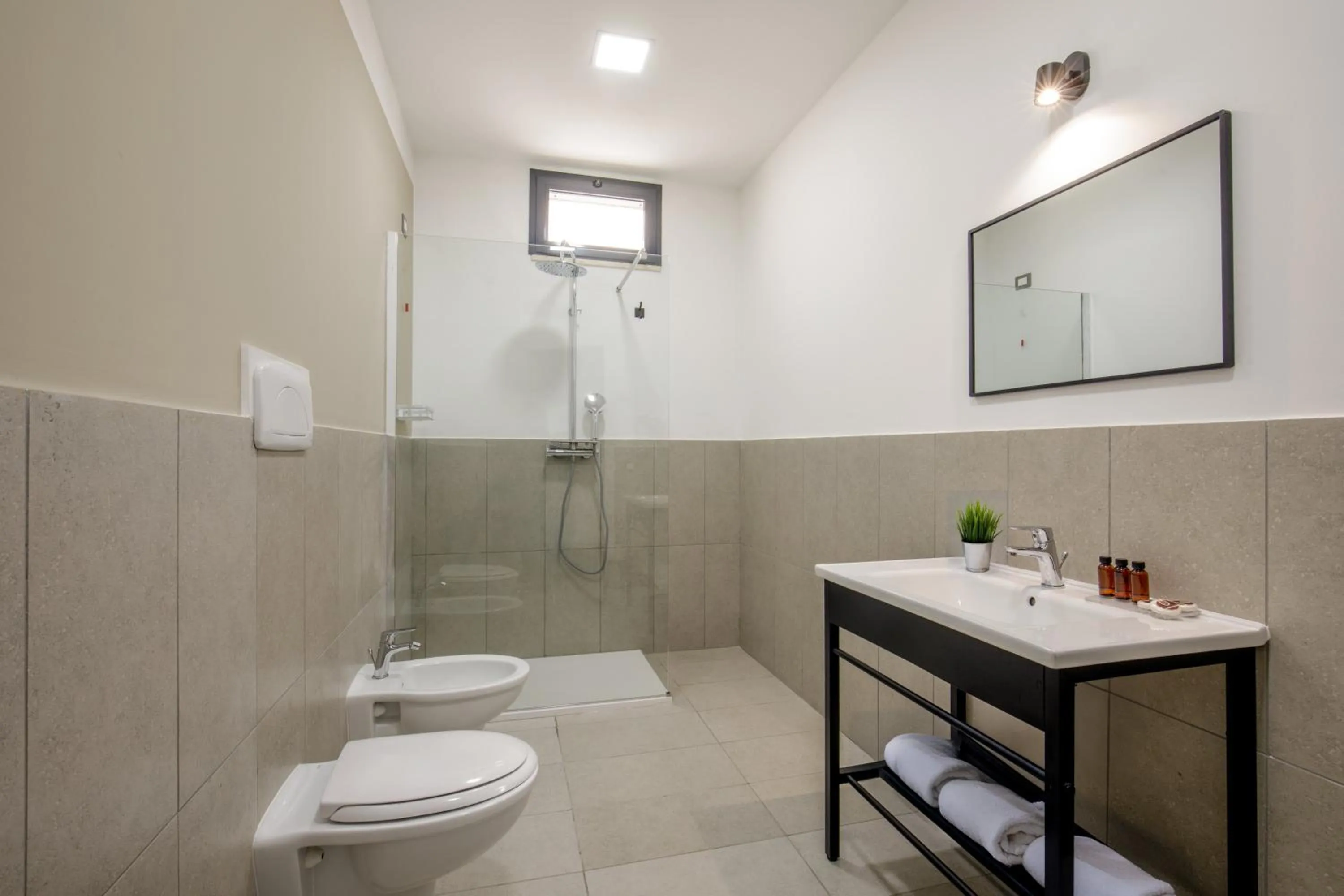 Bathroom in Simon Hotel Aprilia