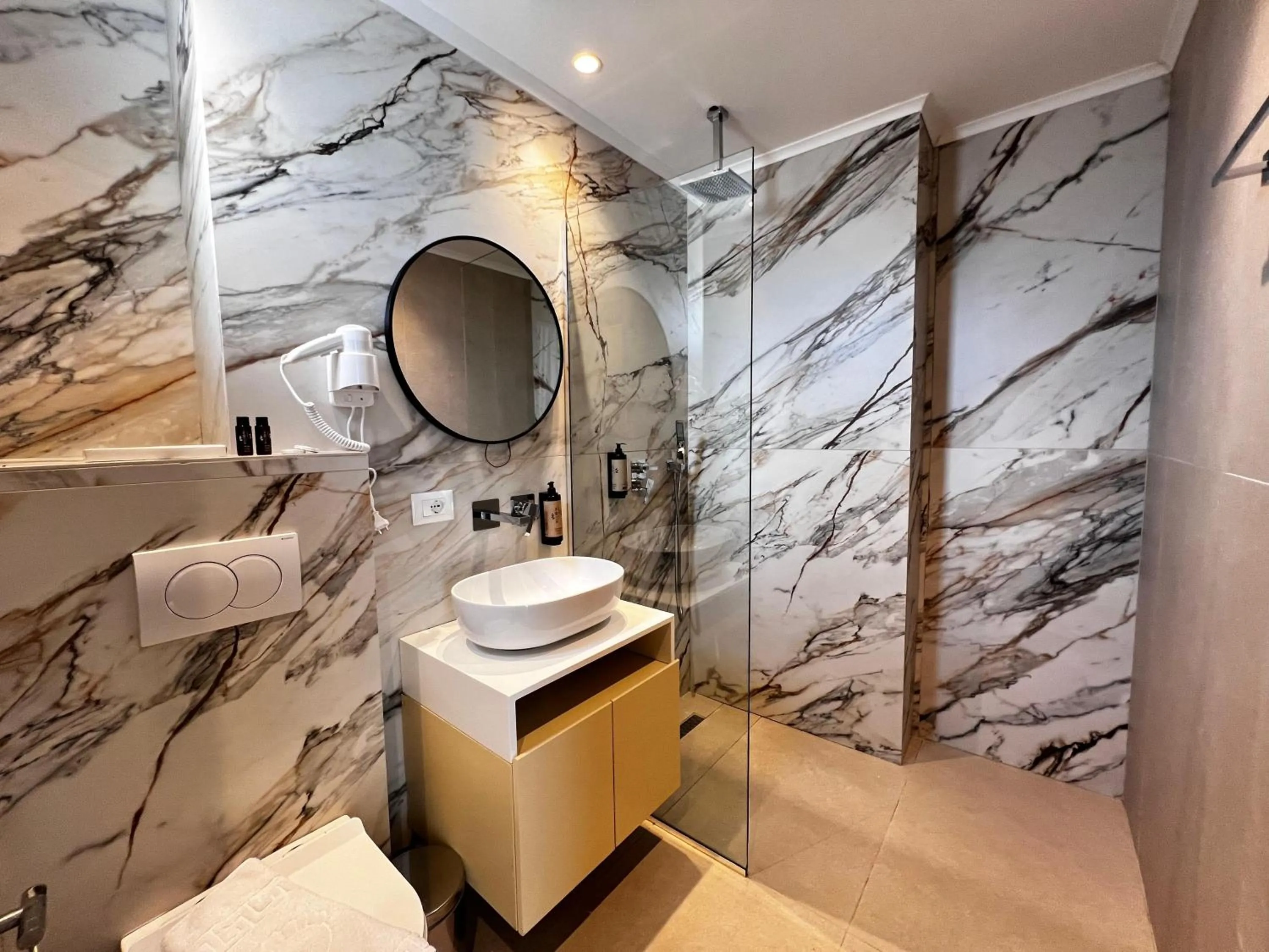 Bathroom in Avenue Hotel