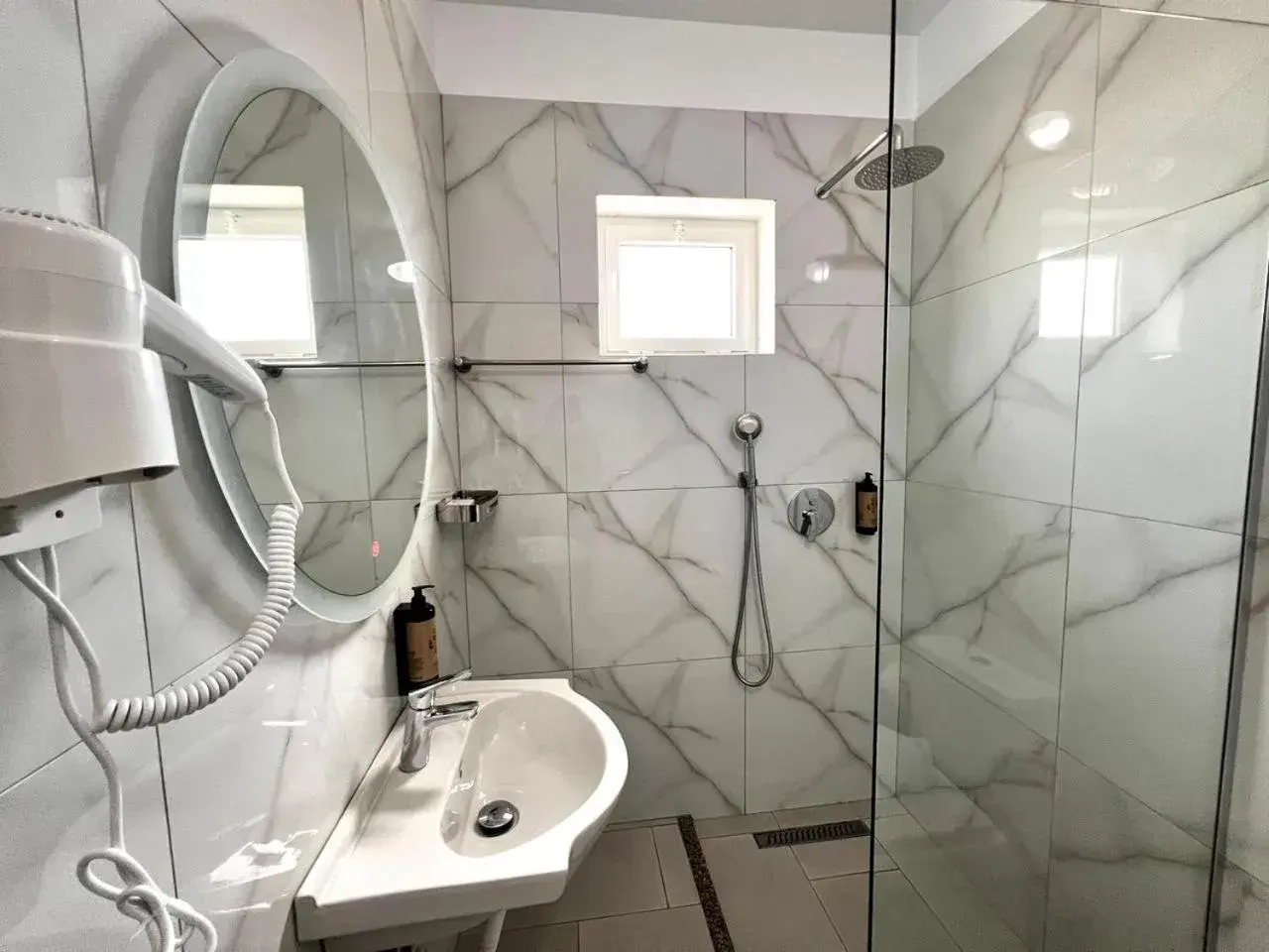 Double Room with Sofa Bed in Avenue Hotel Double Room with Sofa Bed in Avenue Hotel