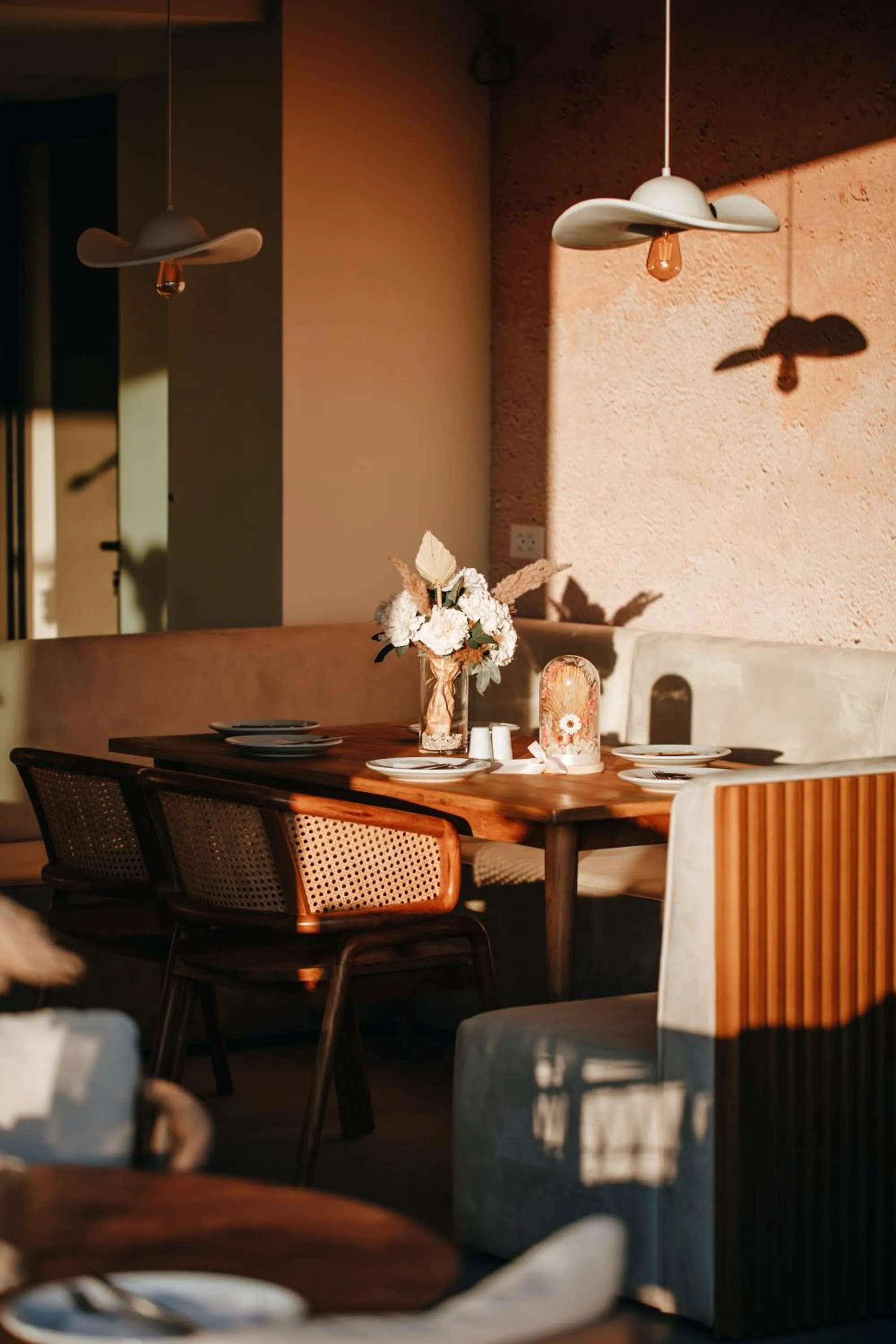 Restaurant/places to eat in Avenue Hotel