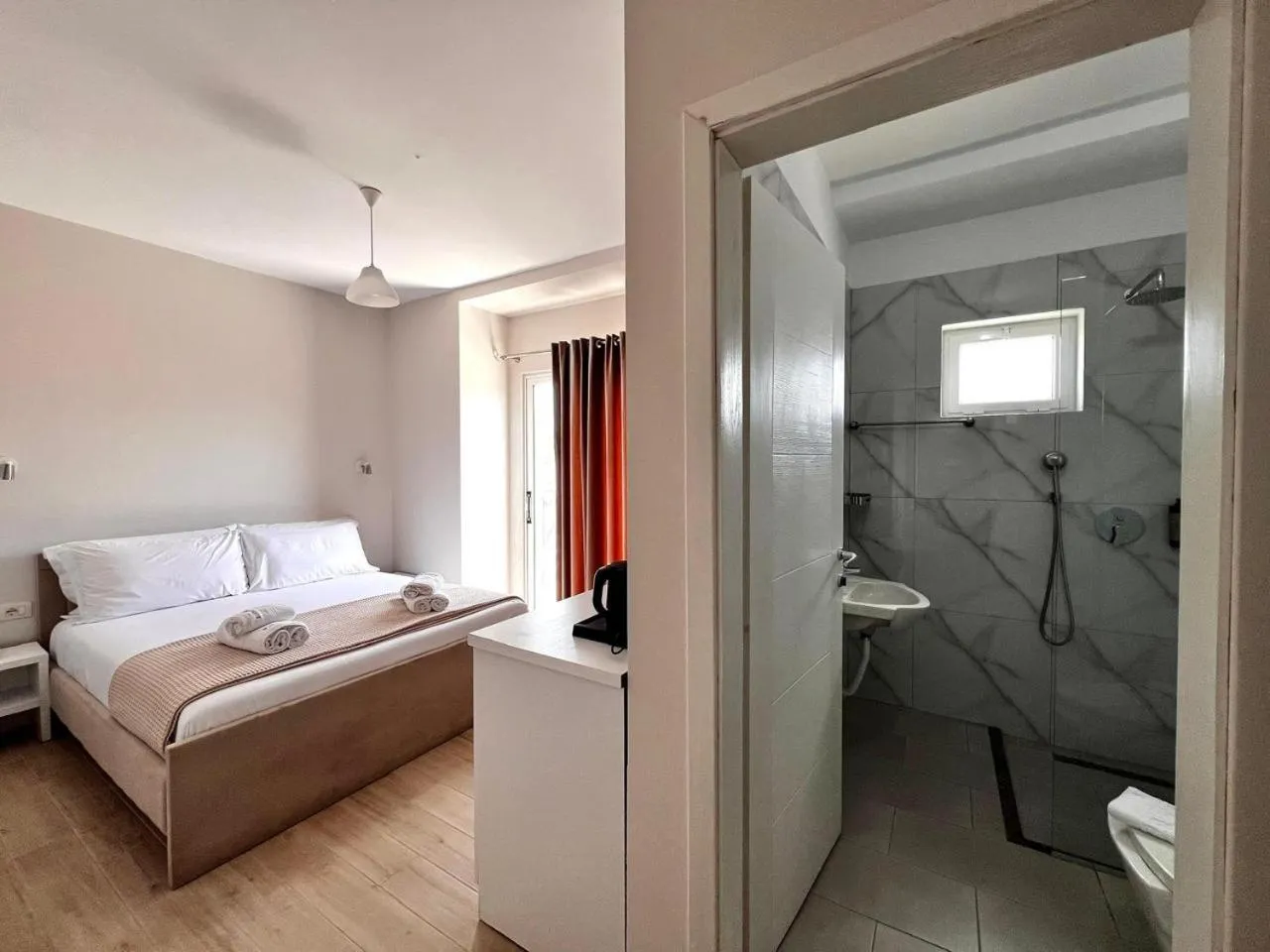 Toilet, Bed in Avenue Hotel