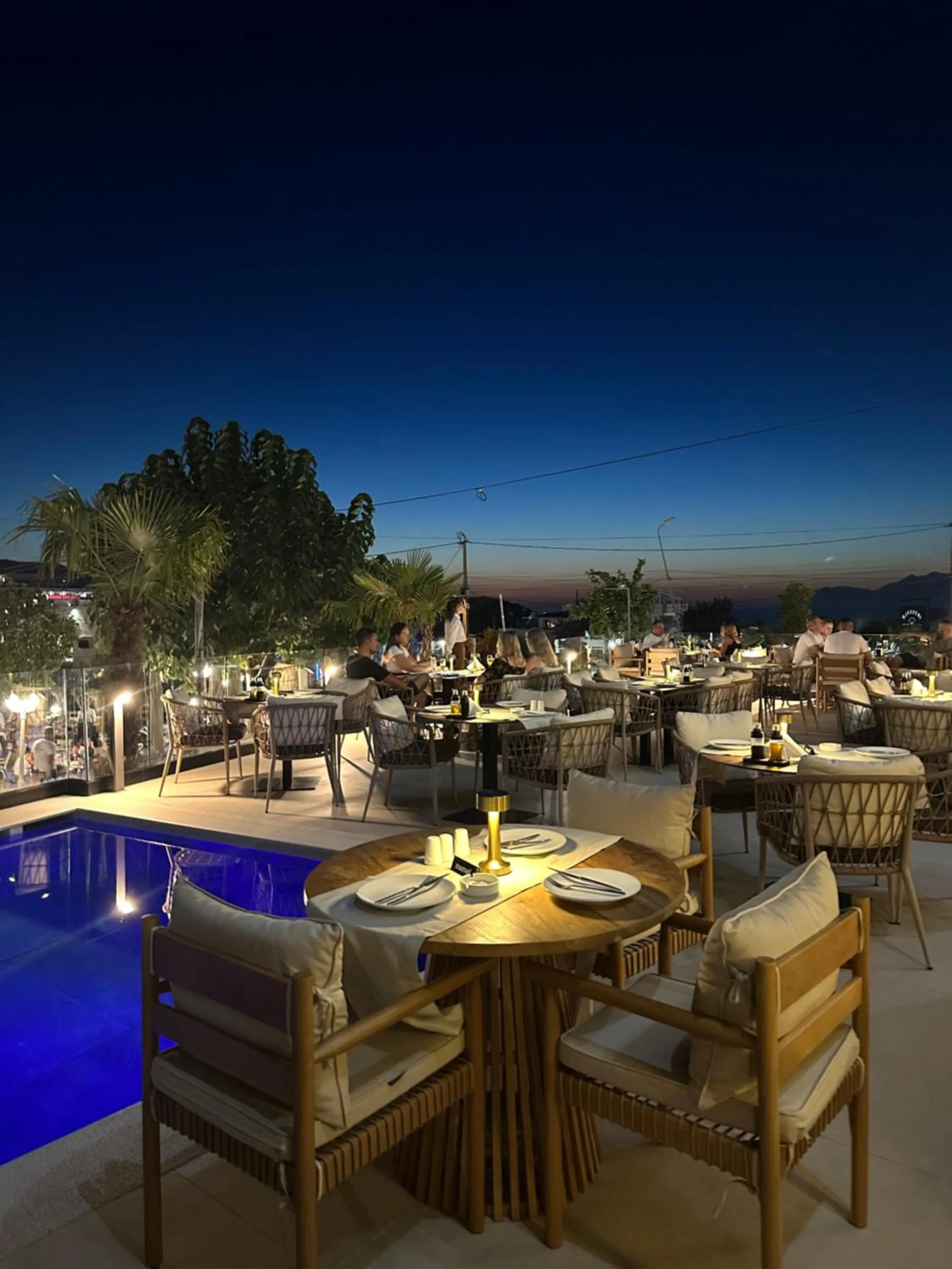 Swimming pool in Avenue Hotel