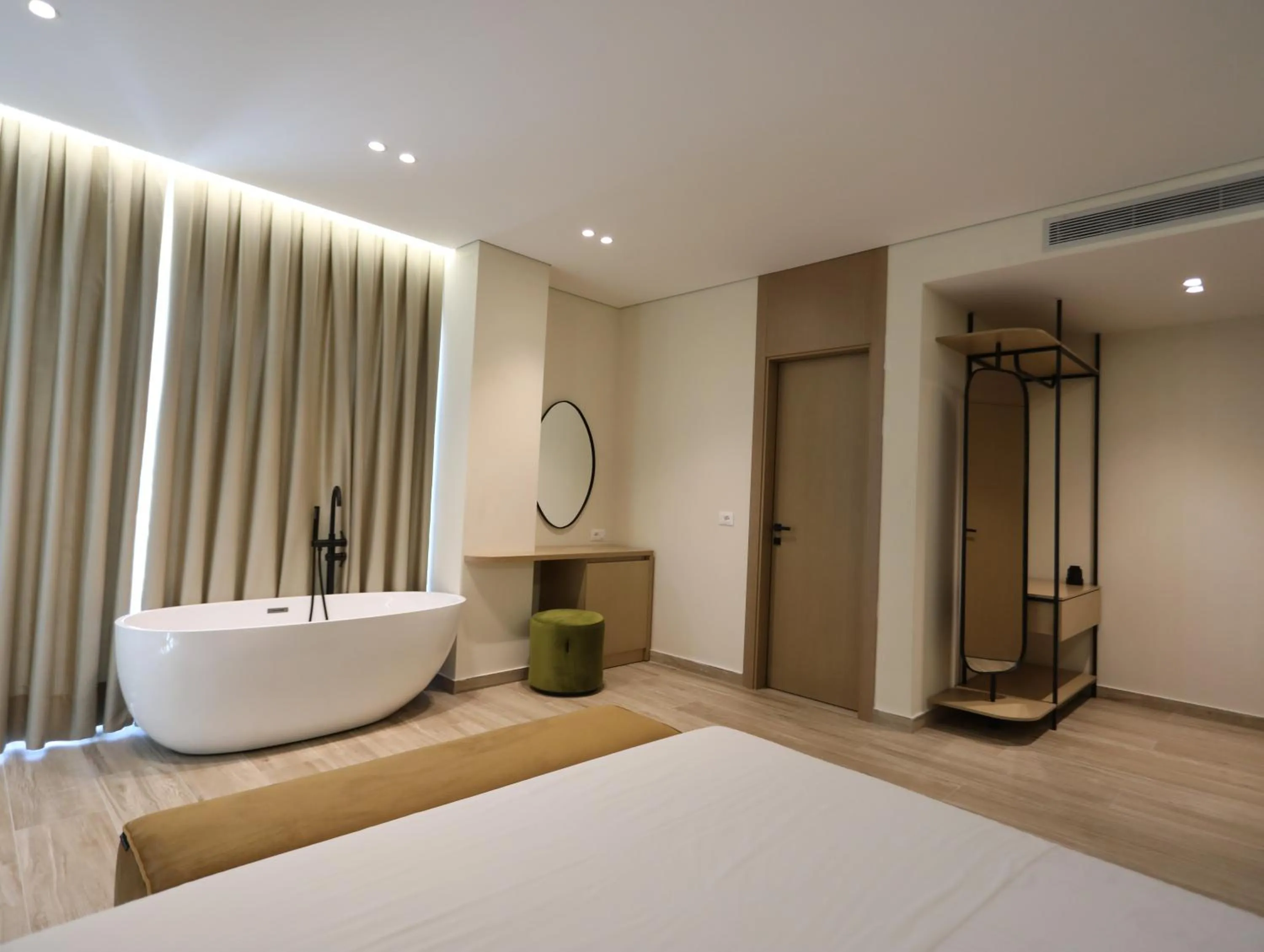 Photo of the whole room, Bed in Avenue Hotel