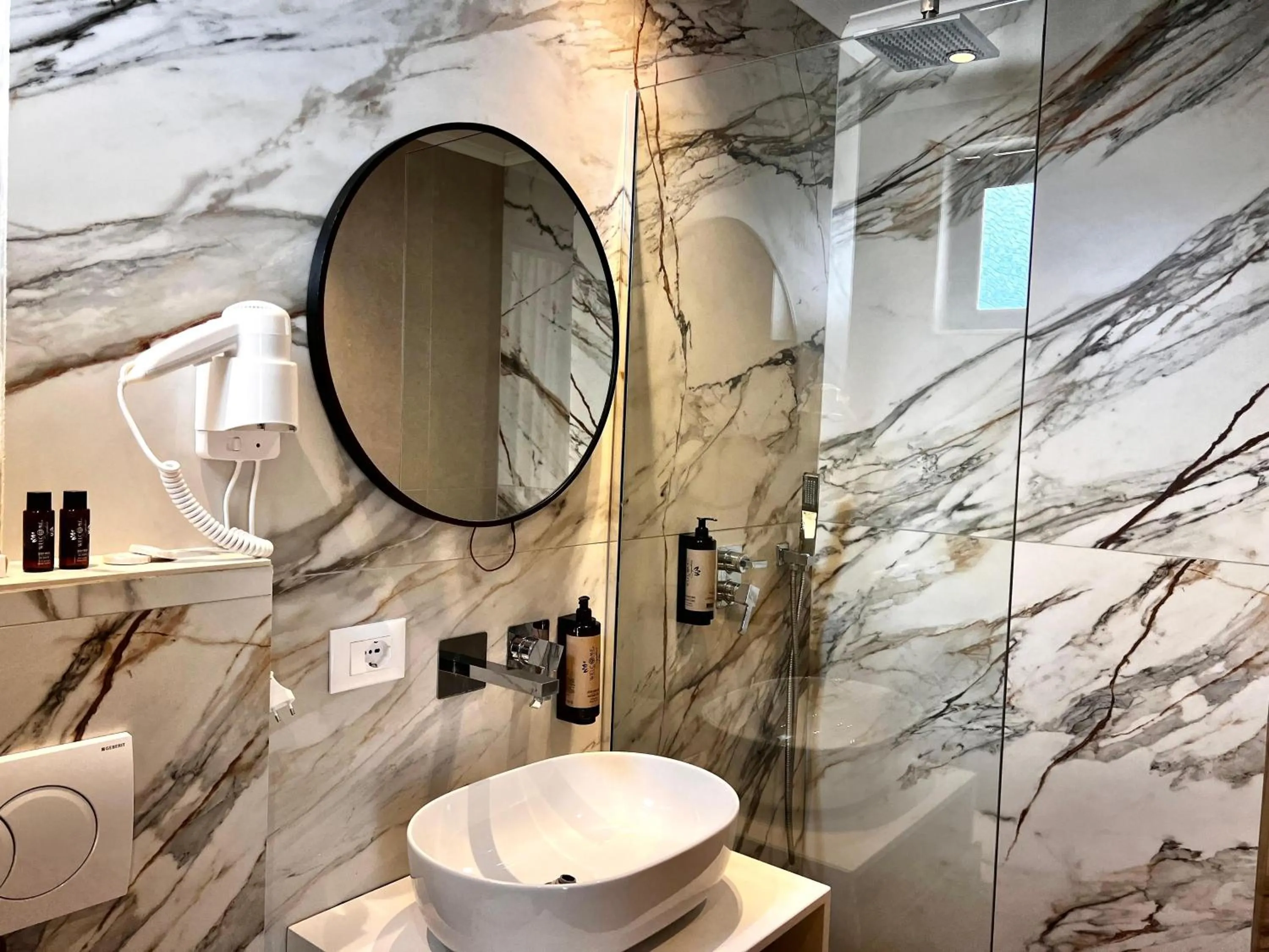 Bathroom in Avenue Hotel