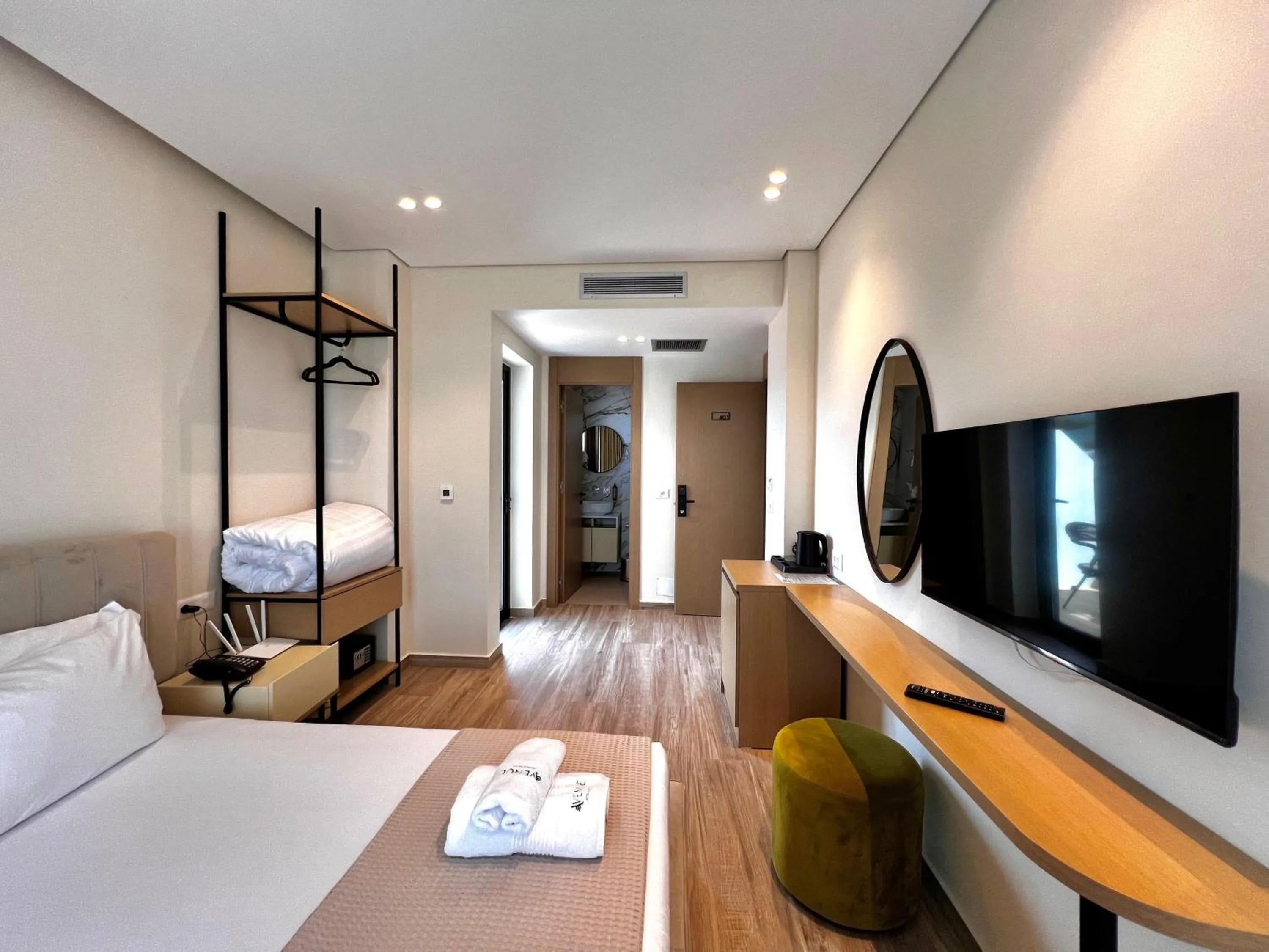 Photo of the whole room, Bed in Avenue Hotel