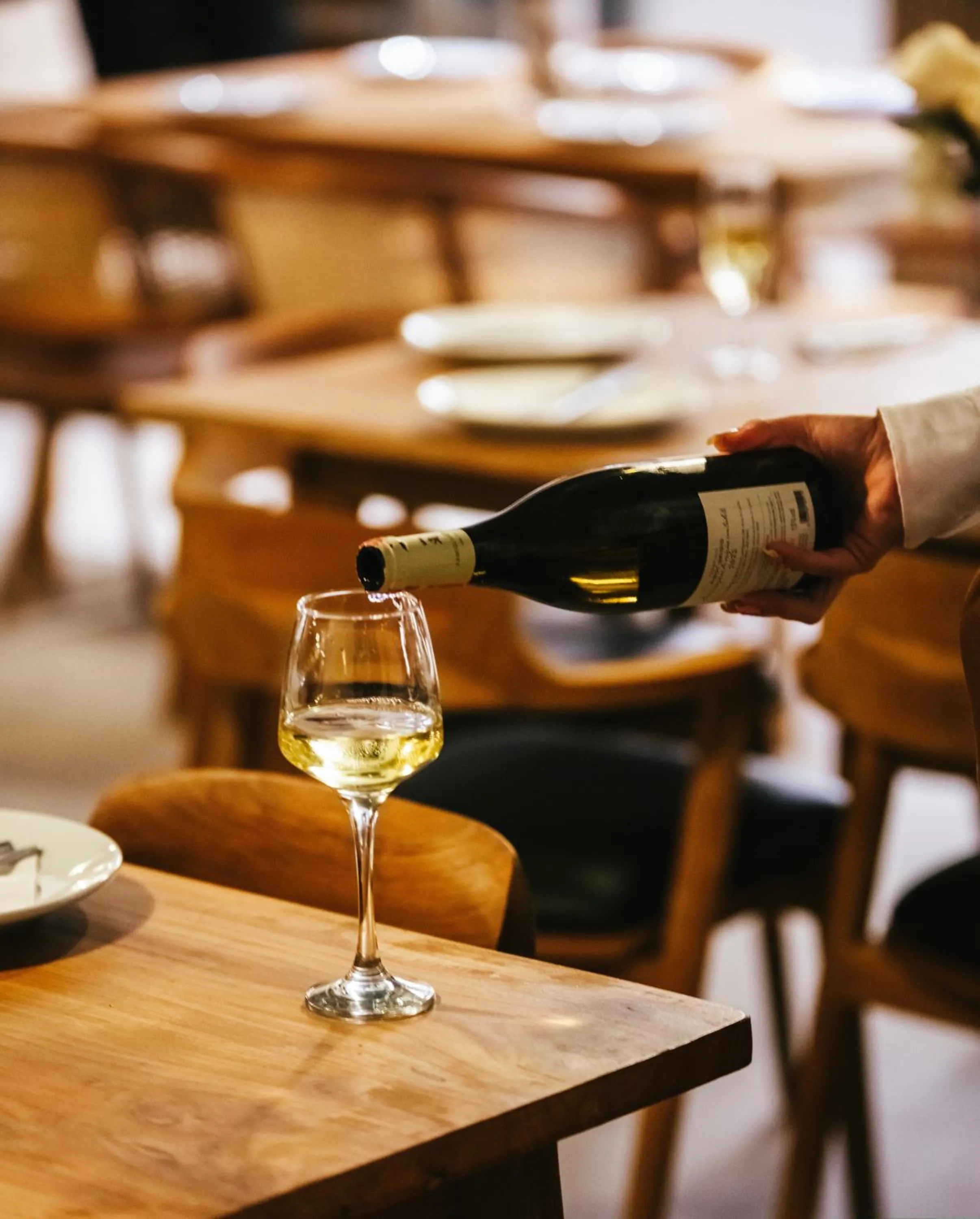 Restaurant/places to eat in Avenue Hotel