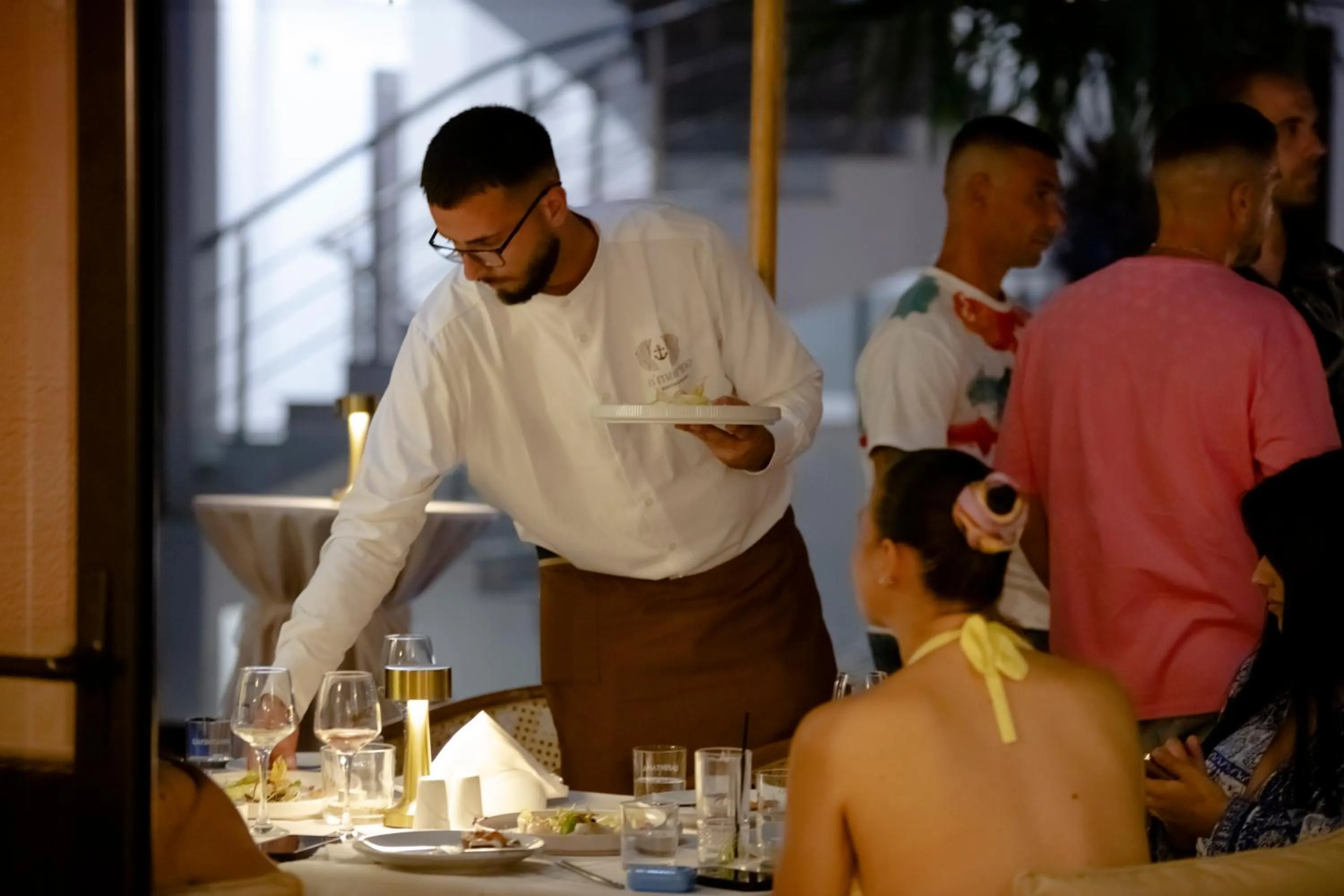 Restaurant/places to eat in Avenue Hotel