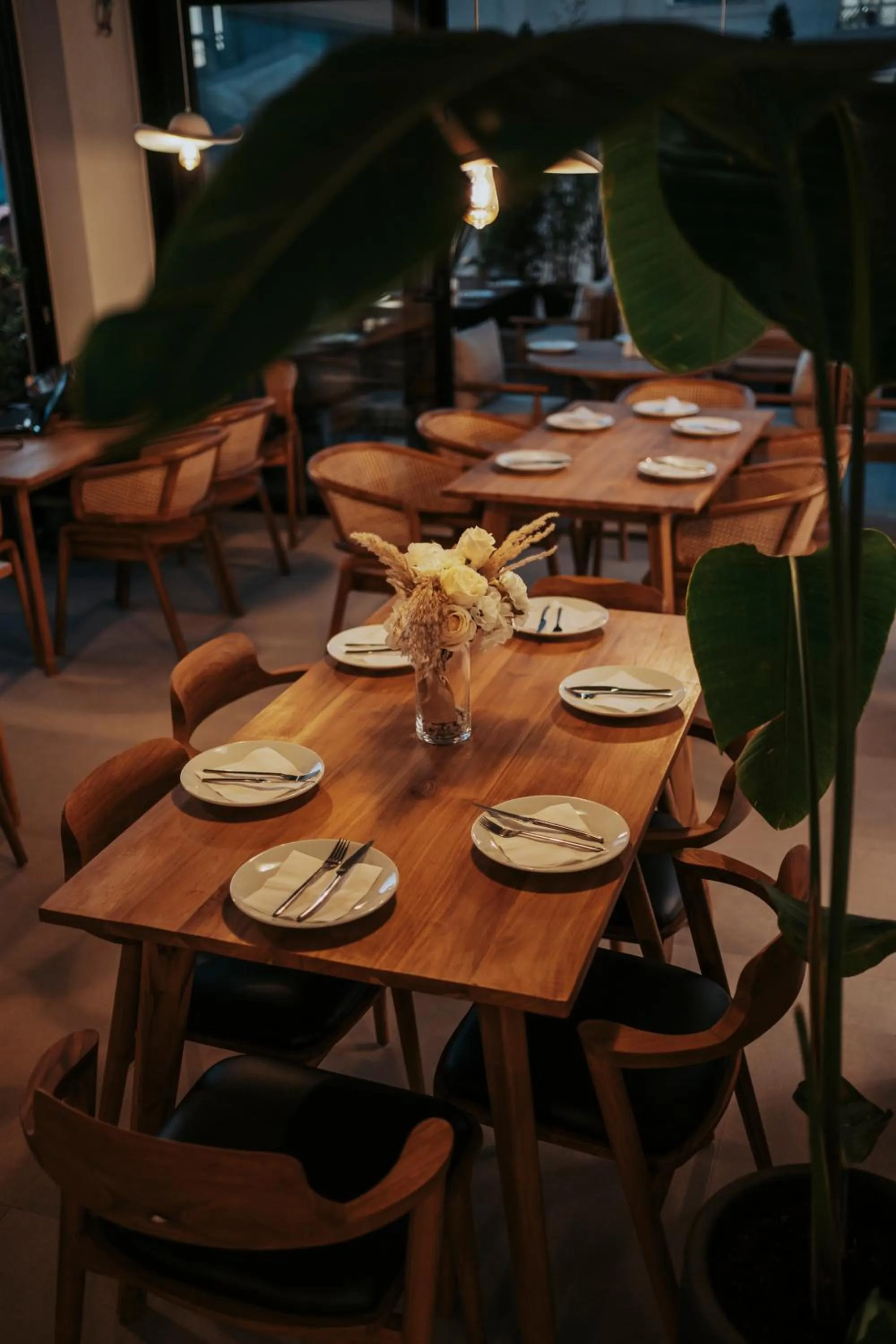 Restaurant/places to eat in Avenue Hotel