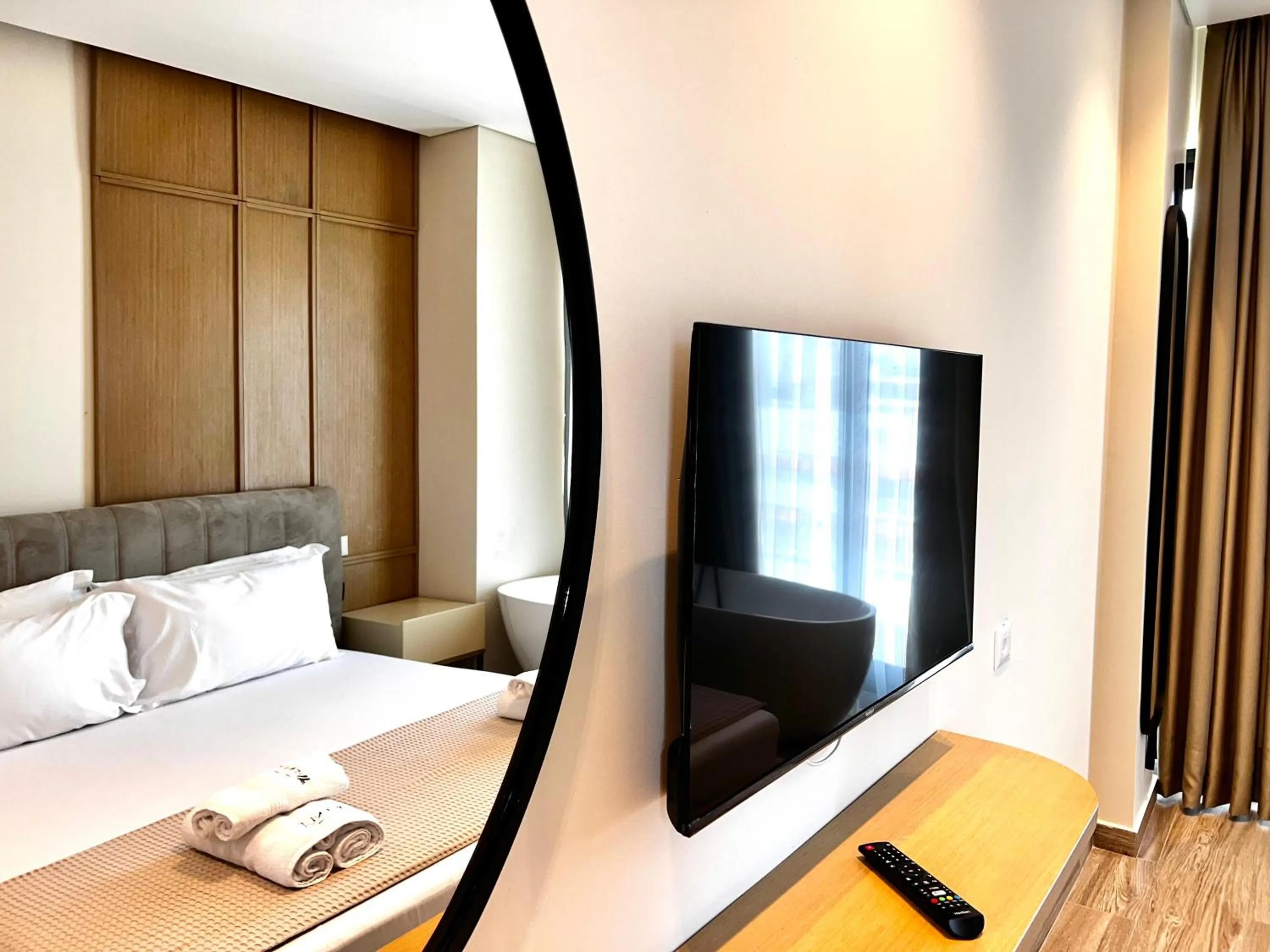 TV and multimedia, Bed in Avenue Hotel