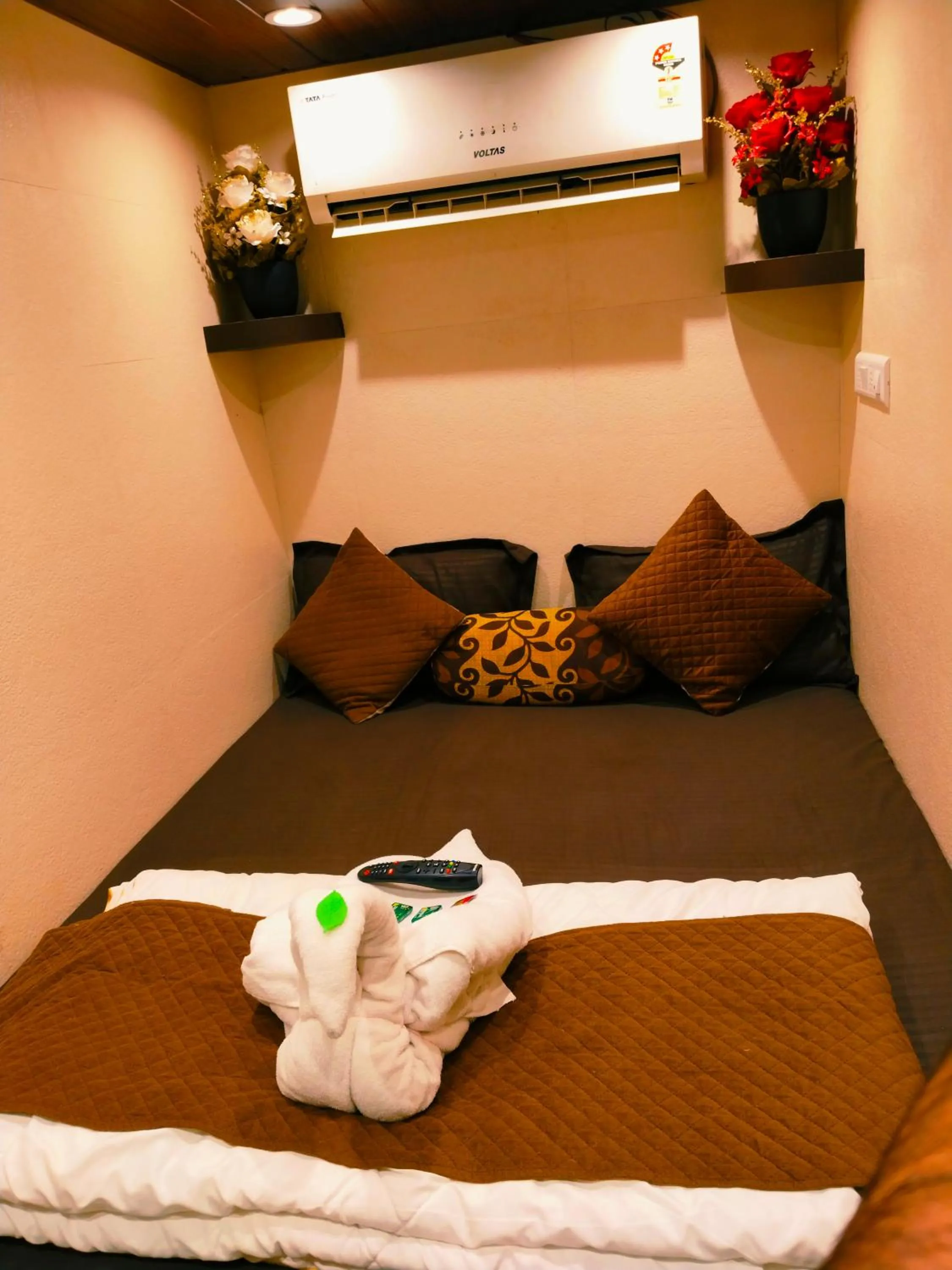 Property building, Bed in Nadim Tiger Residency