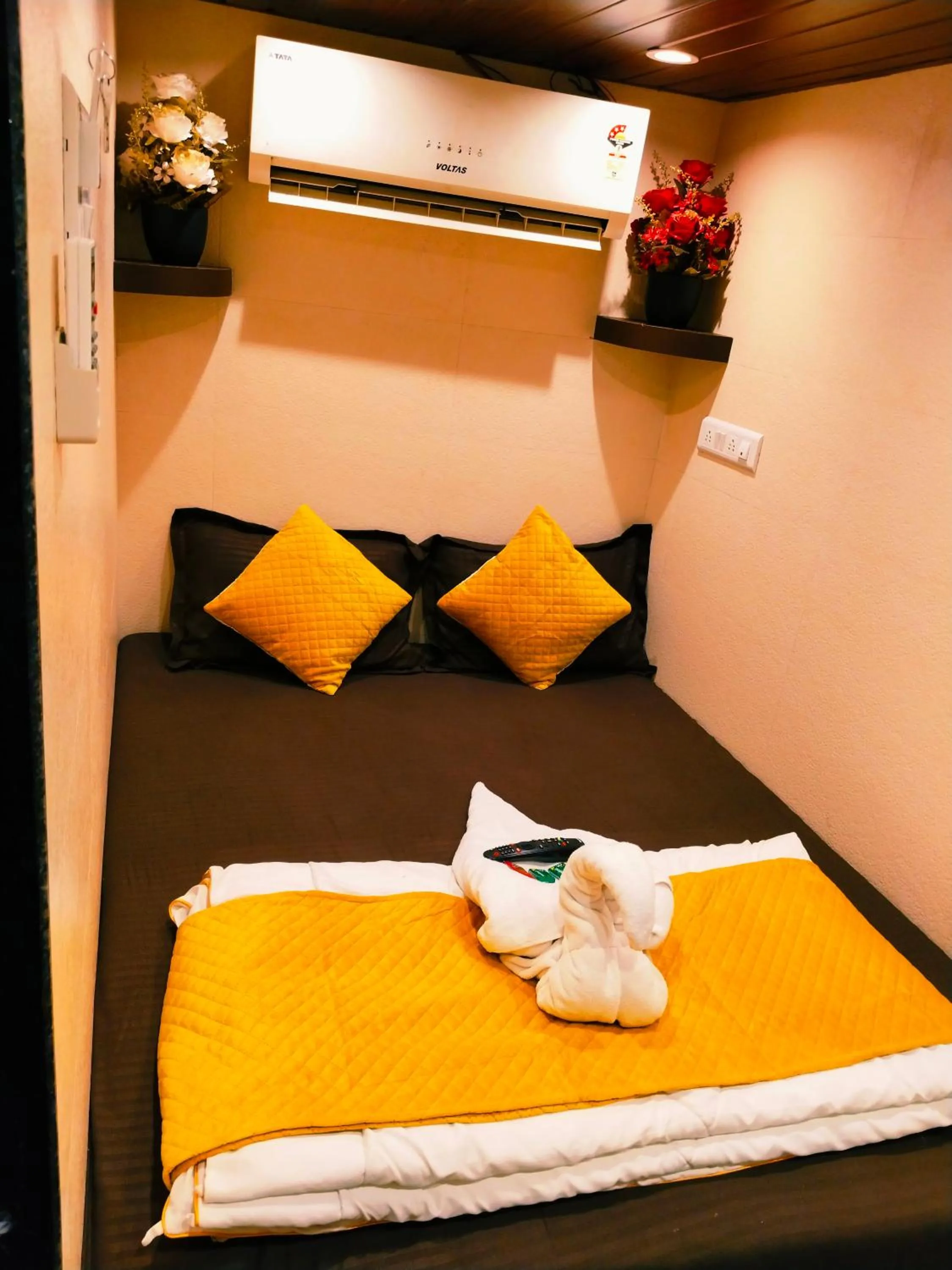 Property building, Bed in Nadim Tiger Residency