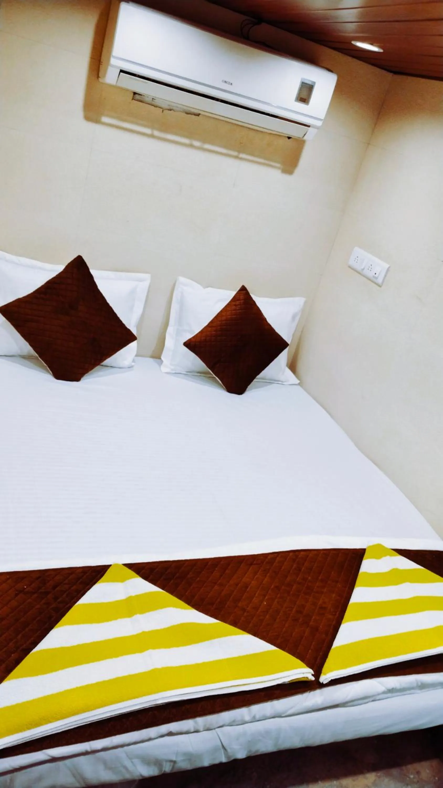 Property building, Bed in Nadim Tiger Residency