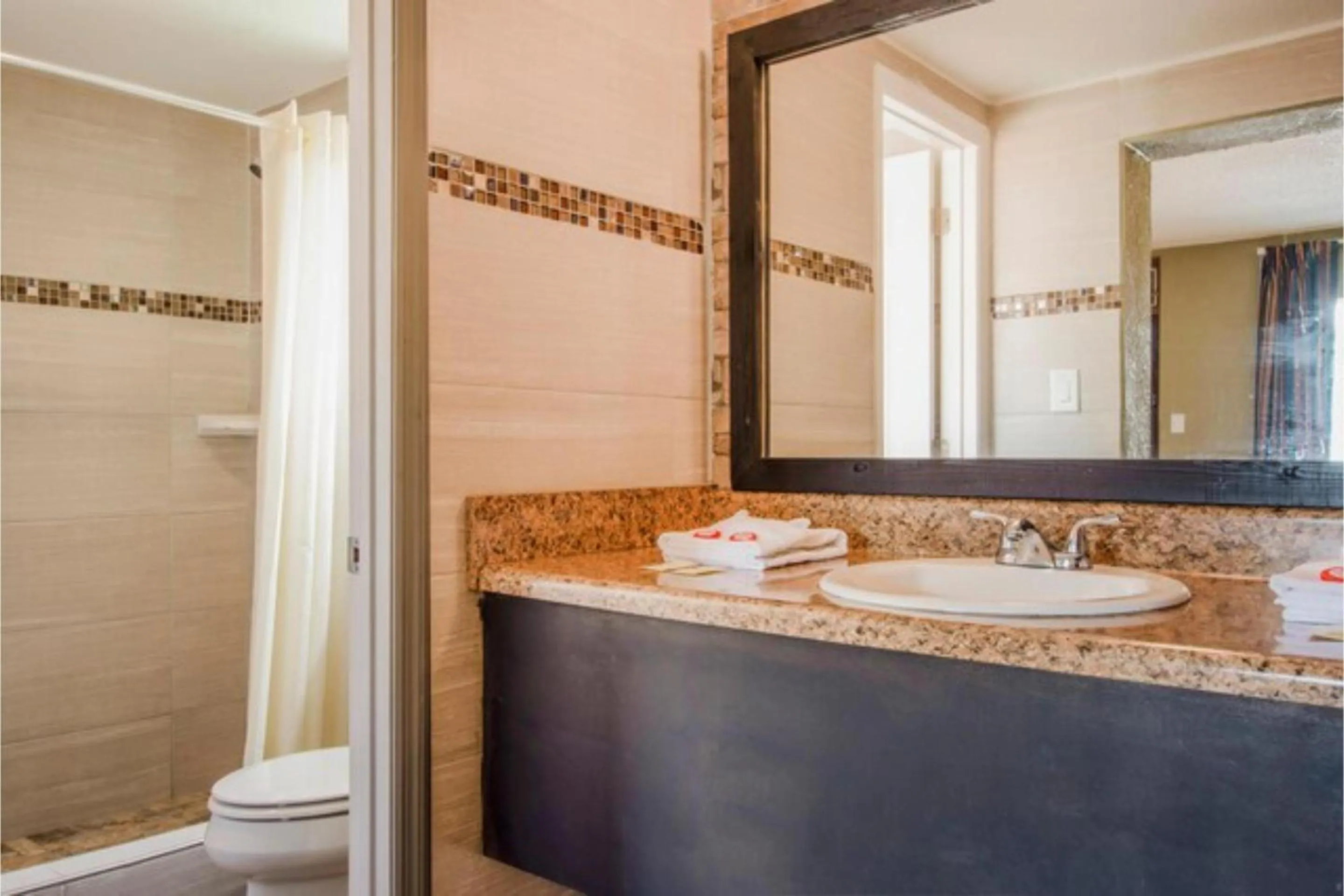 Bathroom in OYO Budget Inn Bartow