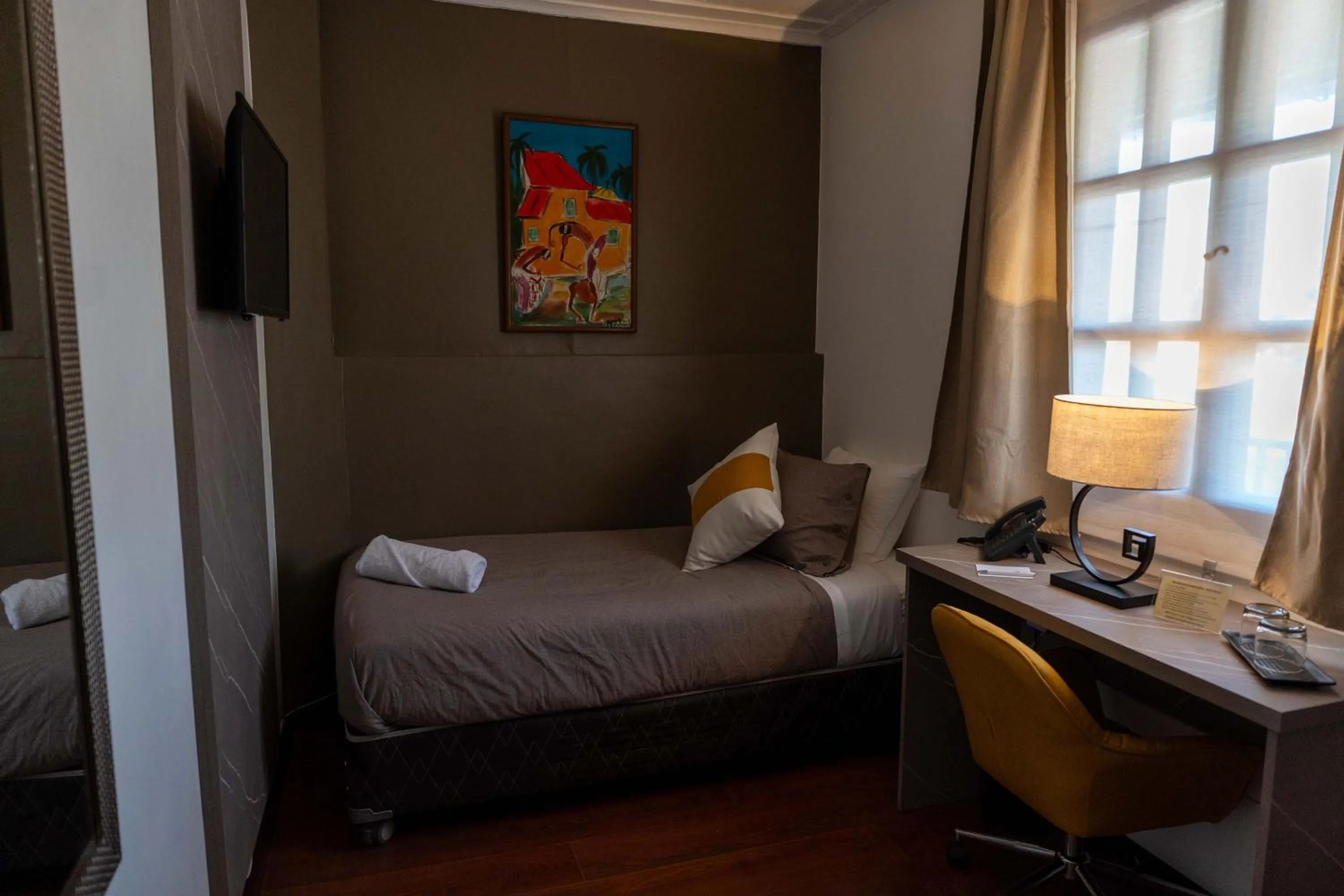 Bedroom, Bed in H Ocaranza