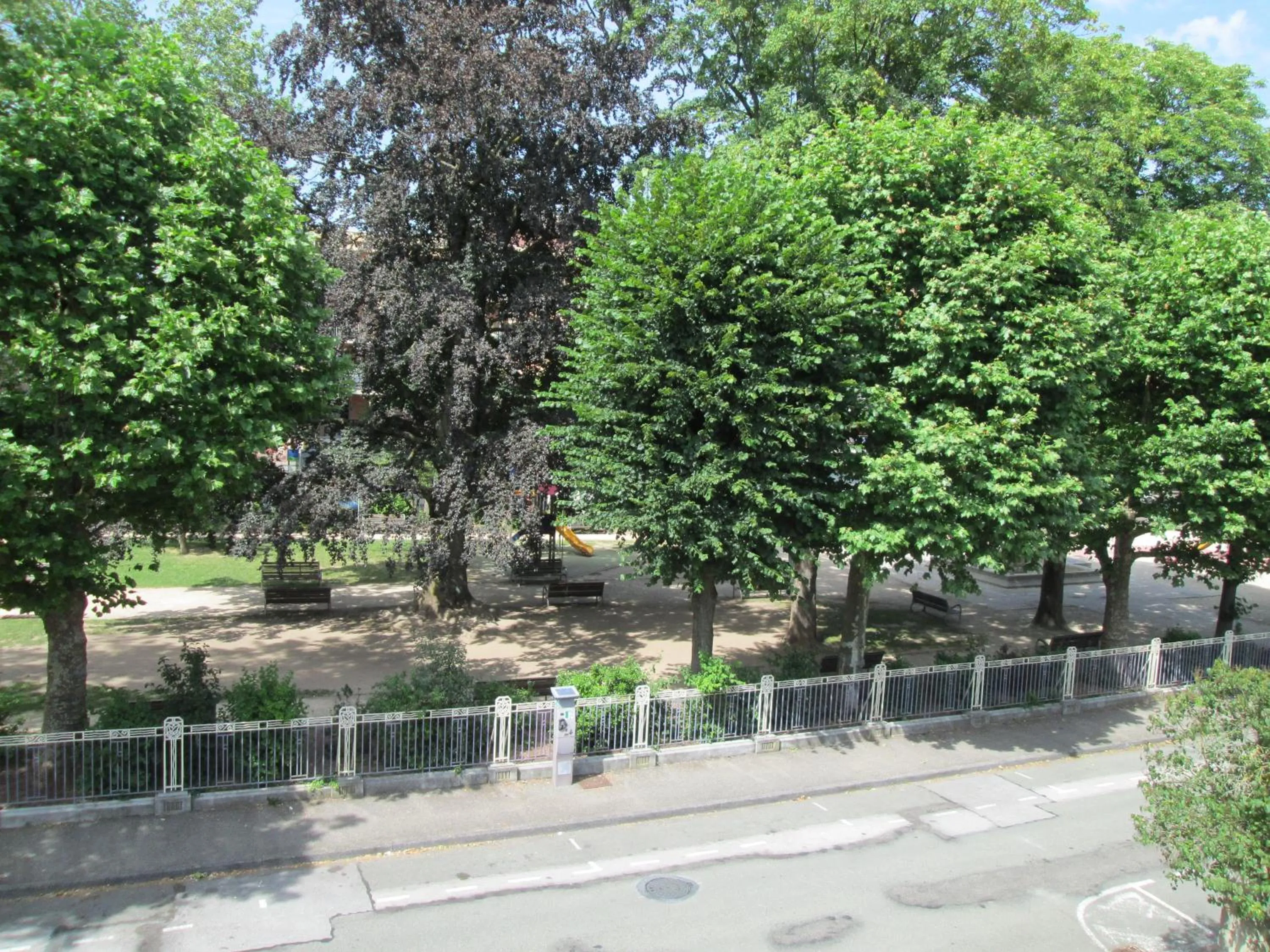 Garden view in Residence du Parc