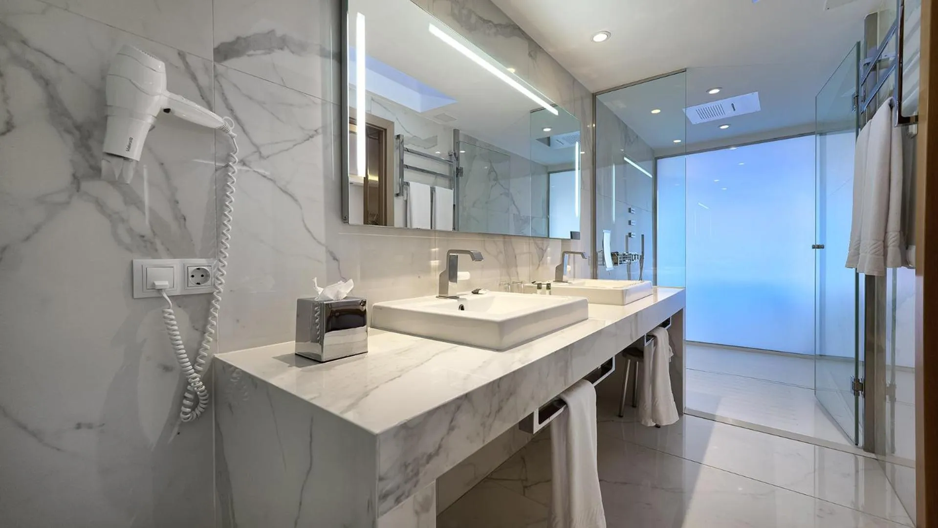 Bathroom in Bull Costa Canaria & SPA - Only Adults