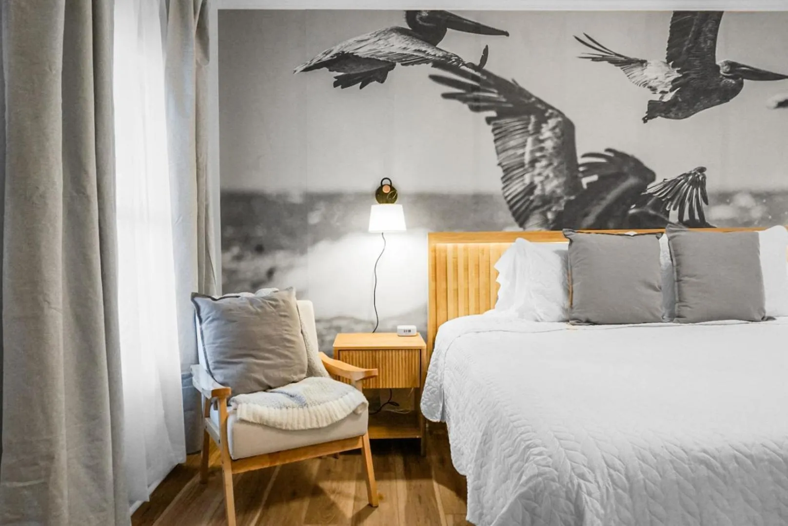 Photo of the whole room, Bed in The Boardwalk Inn