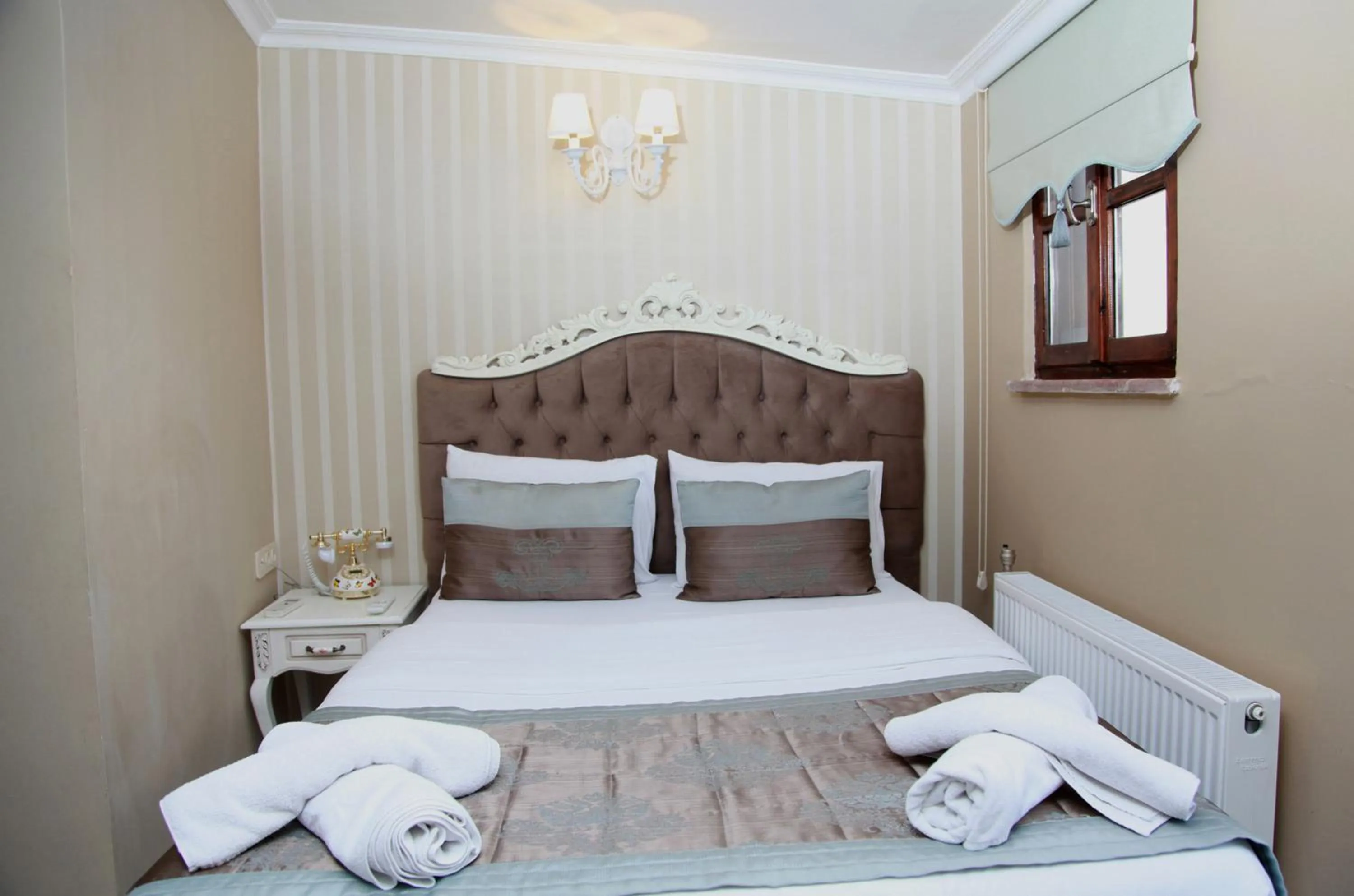 Photo of the whole room, Bed in Kadi Konagi Thermal Hotel