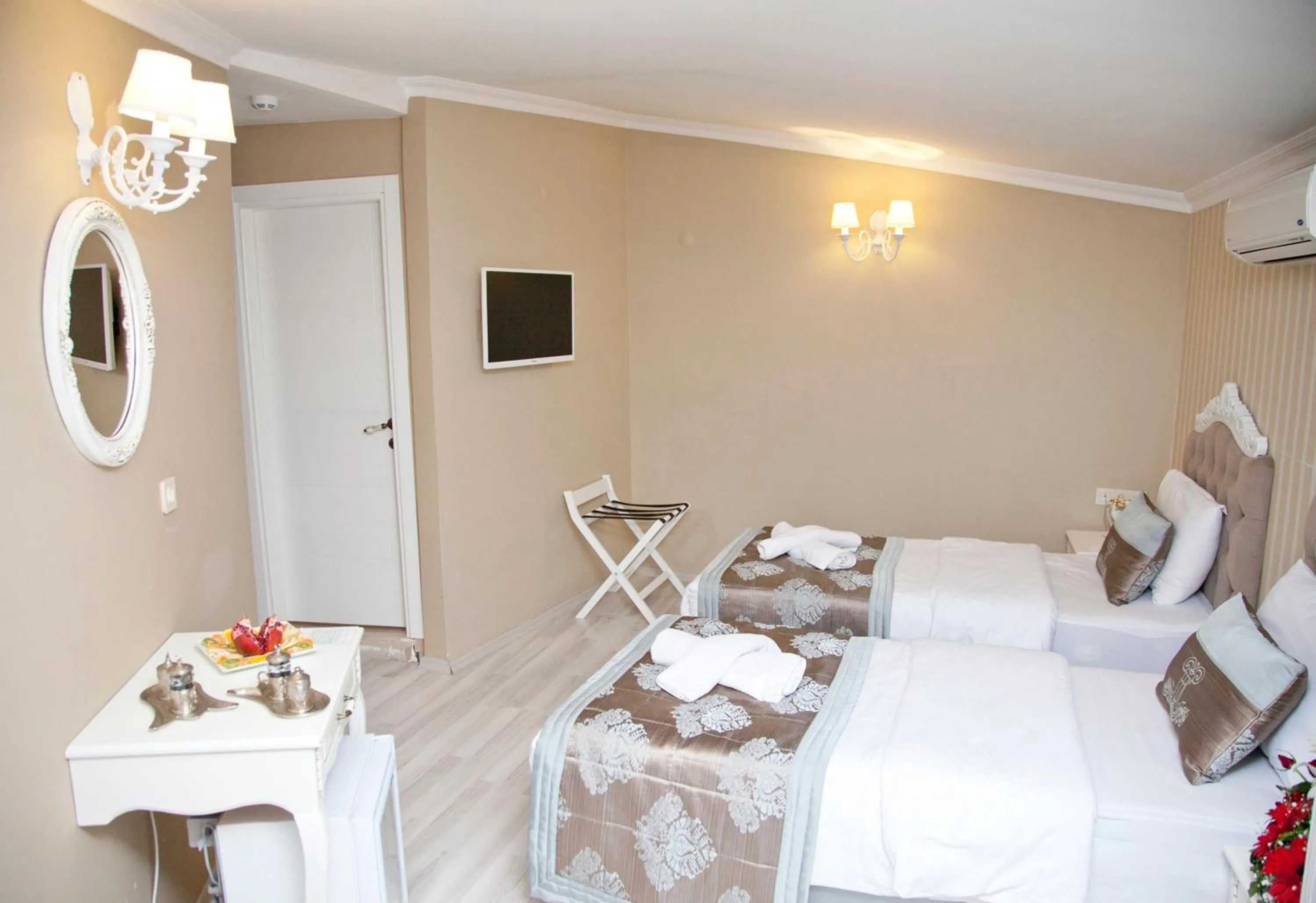 Bed in Kadi Konagi Thermal Hotel