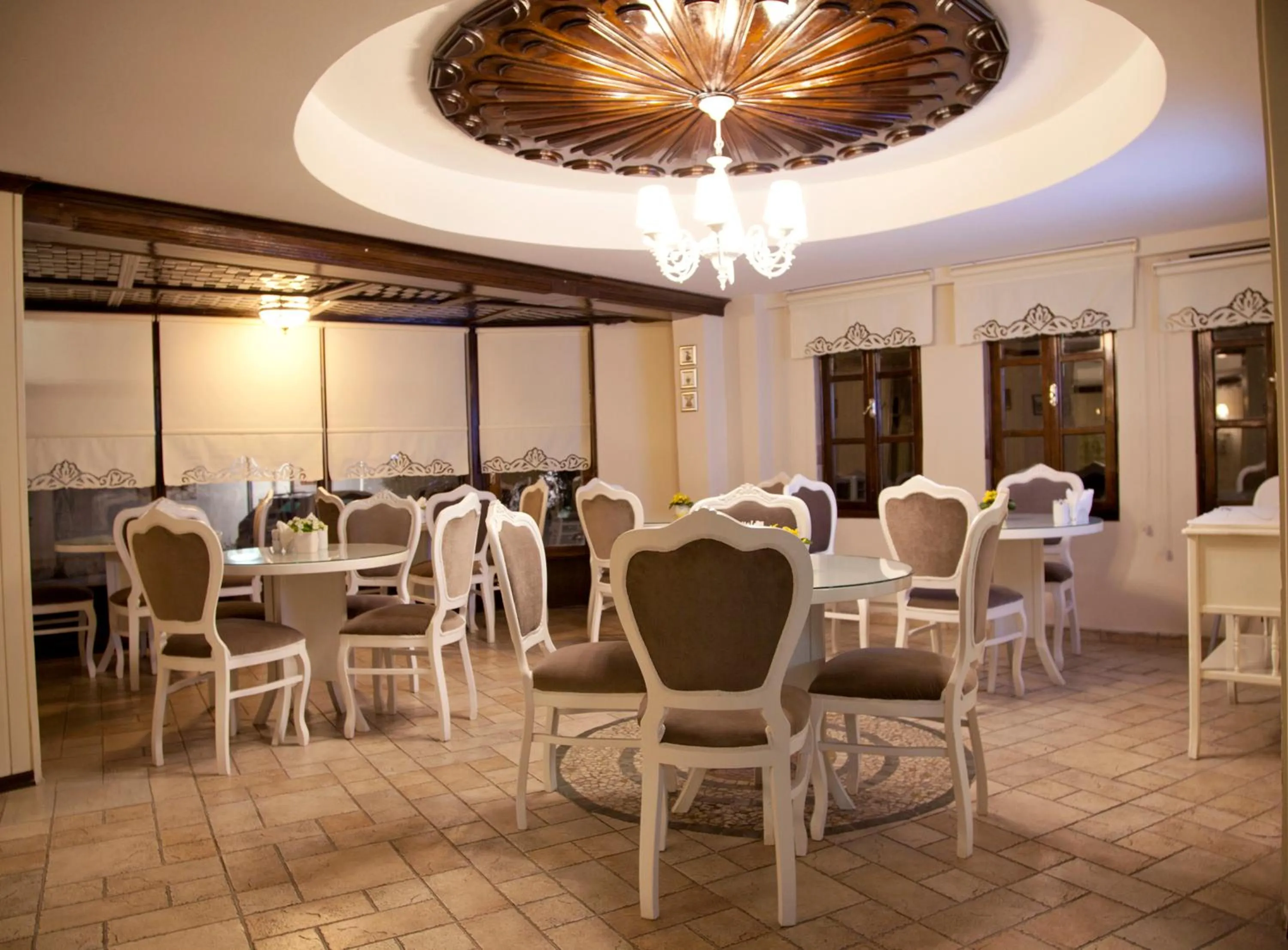 Restaurant/places to eat in Kadi Konagi Thermal Hotel