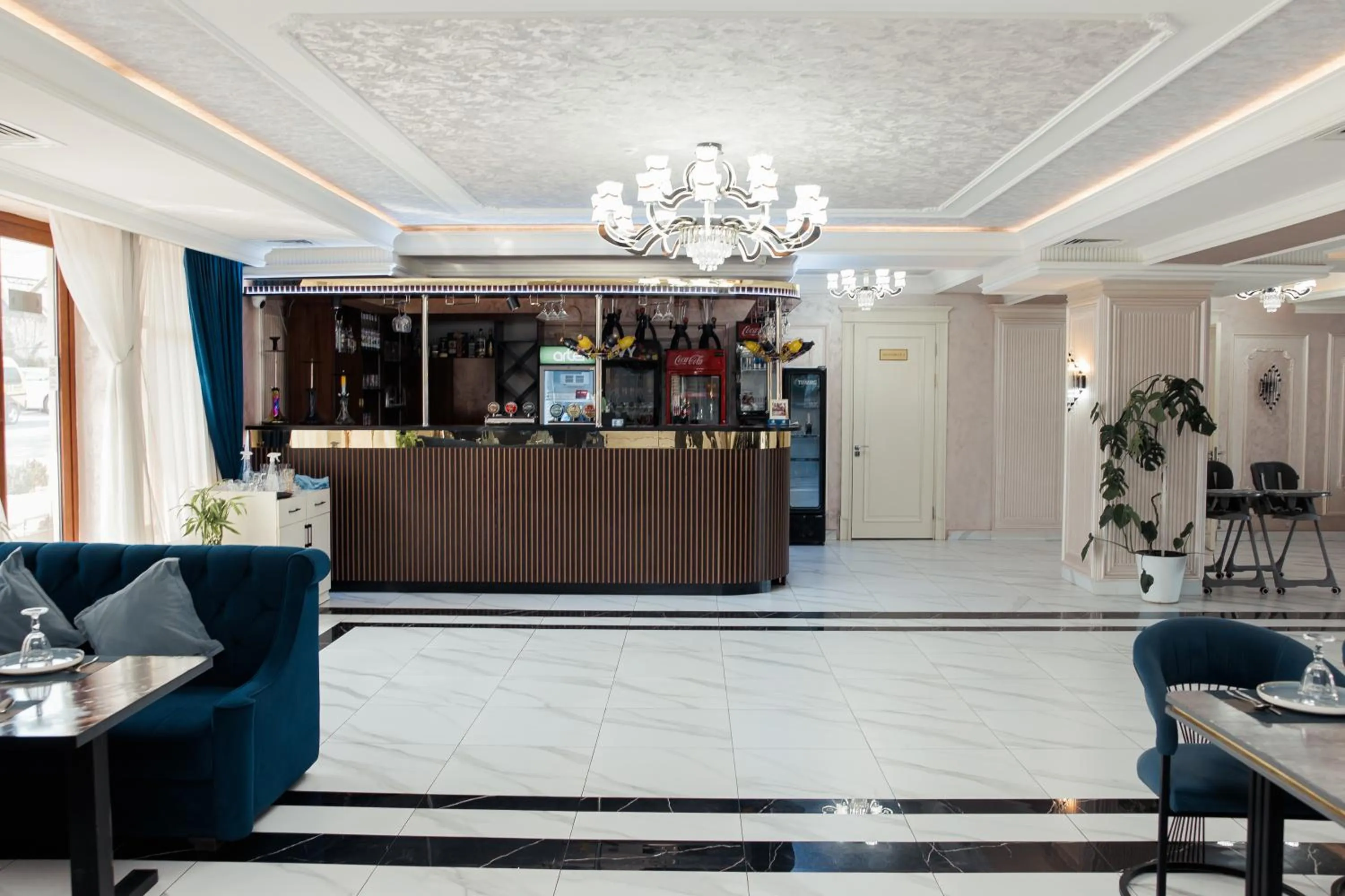 Restaurant/places to eat in Polar Bear