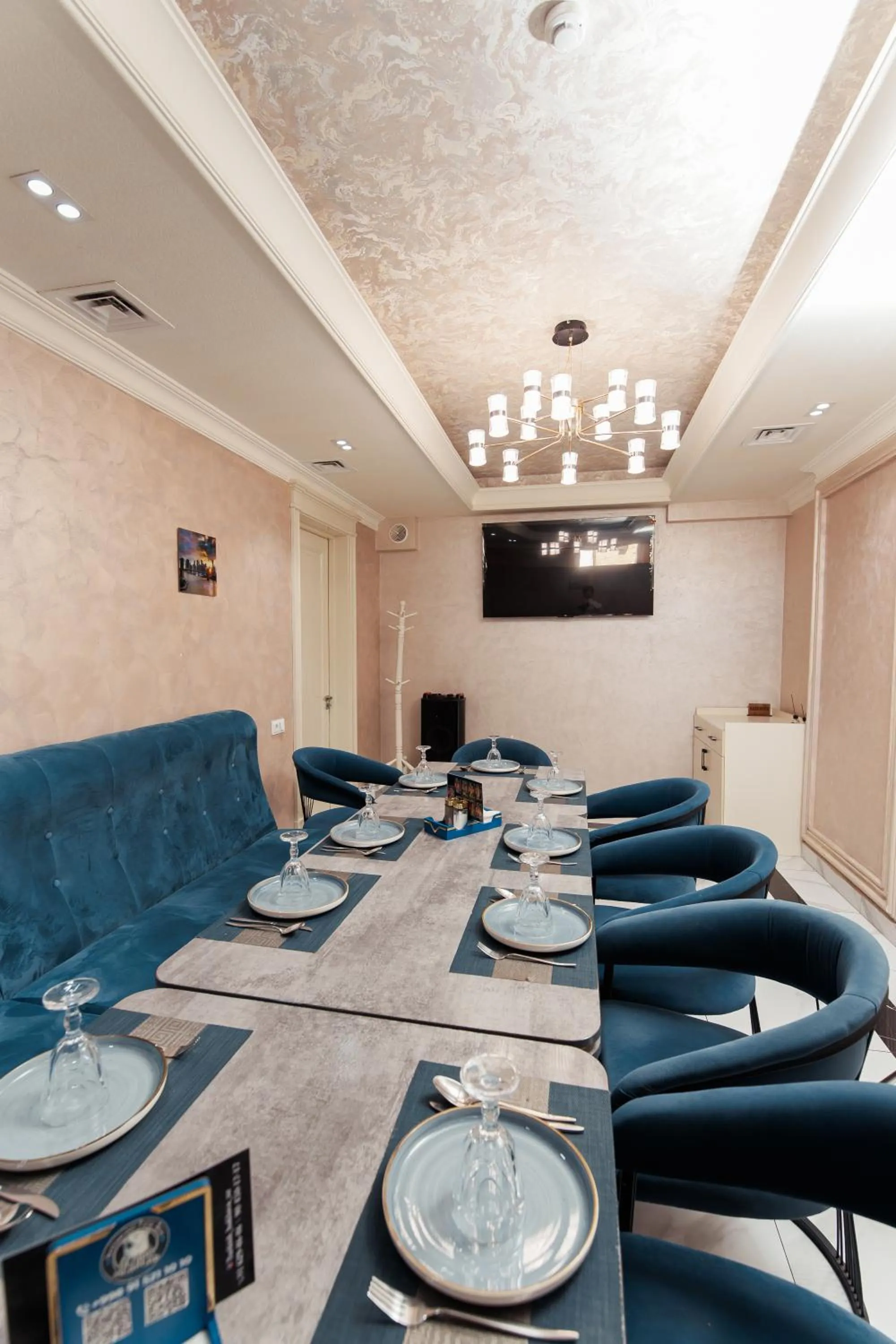 Restaurant/places to eat in Polar Bear