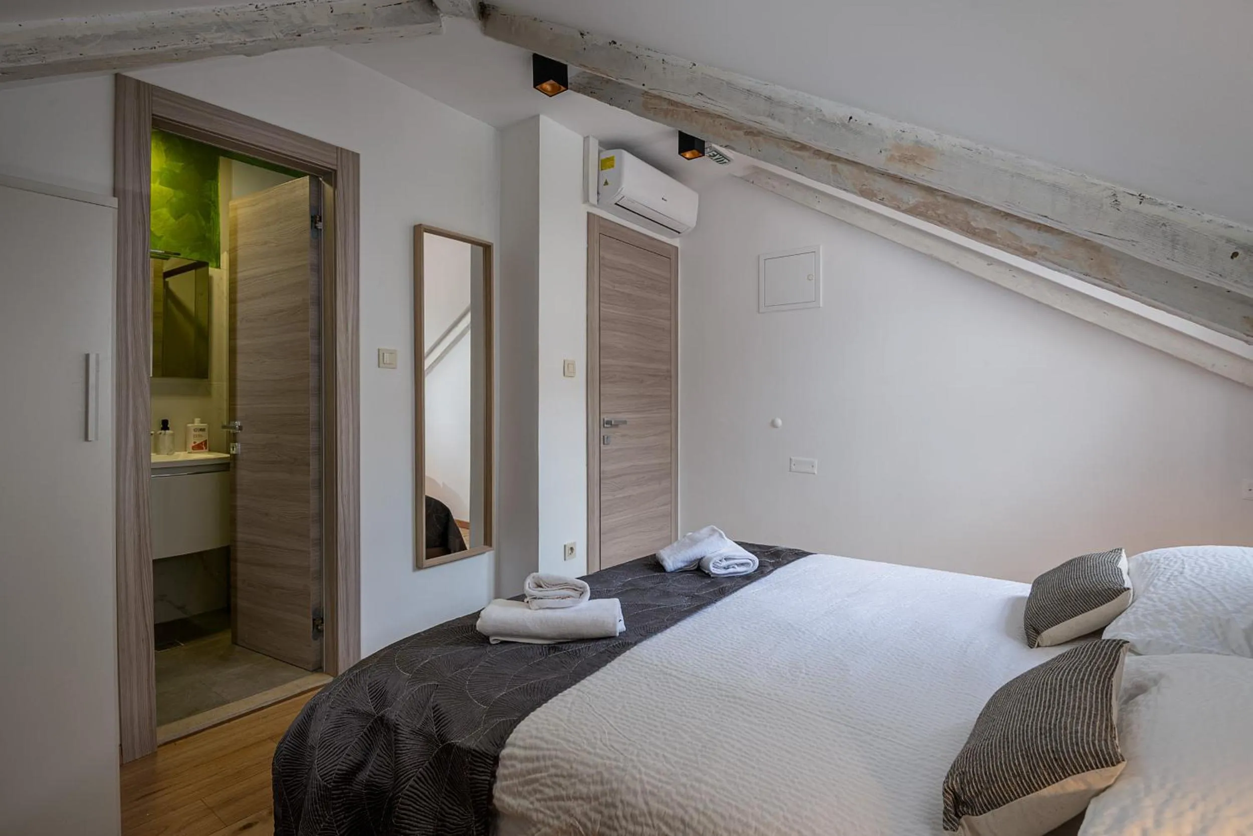 Small Double Room in Urban&Veggie rooms