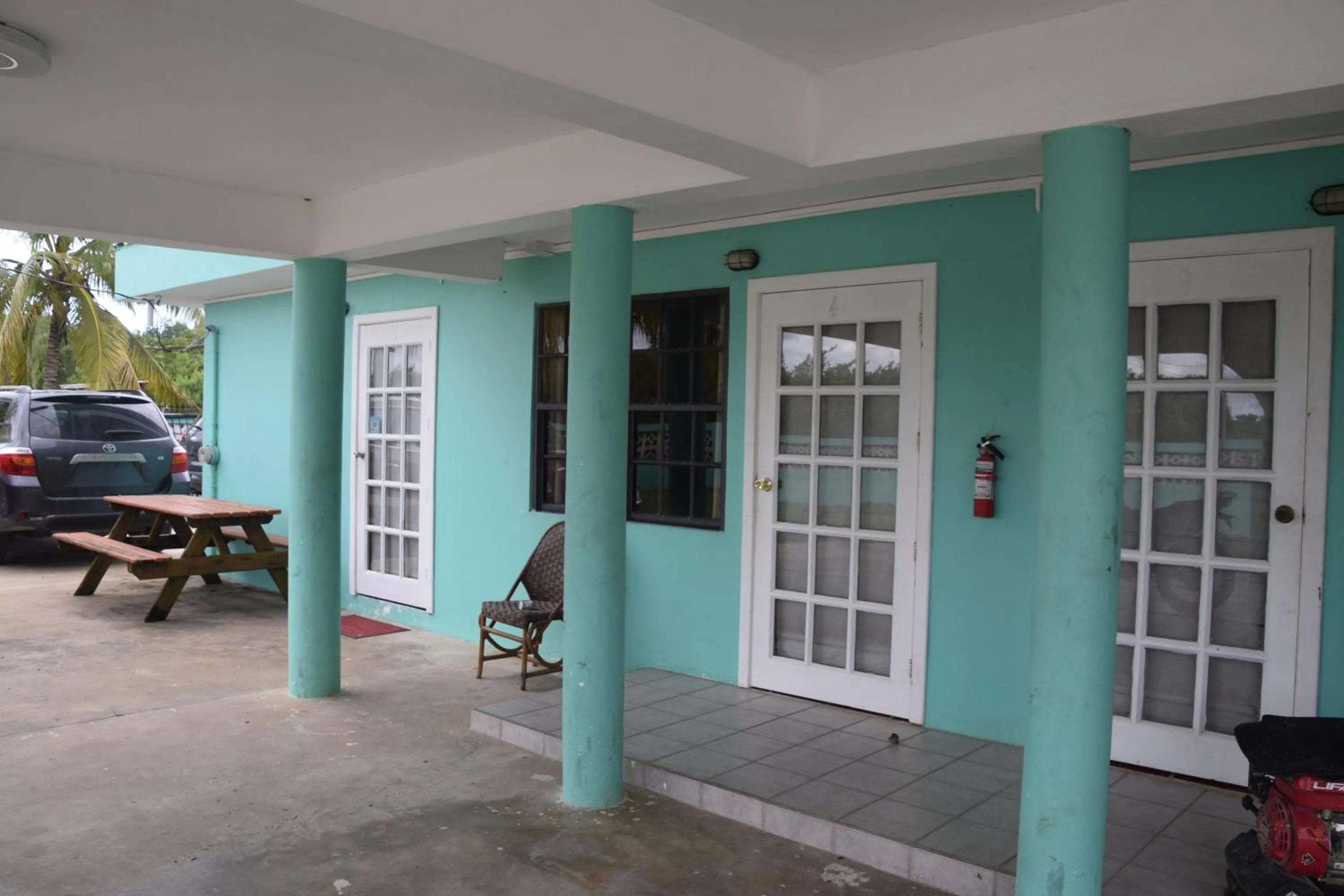 Inner courtyard view in Bamboleo Inn