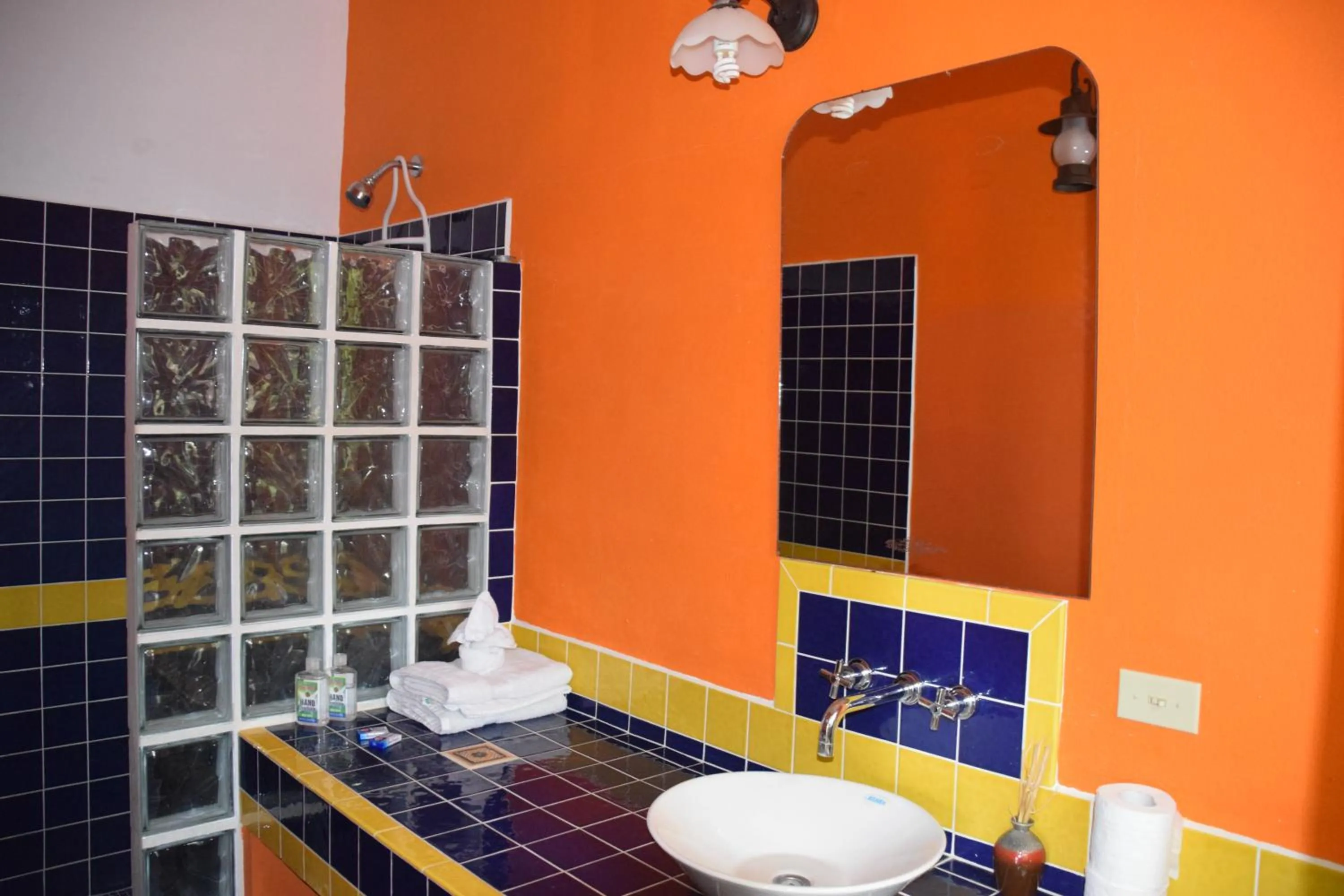 Bathroom in Bamboleo Inn