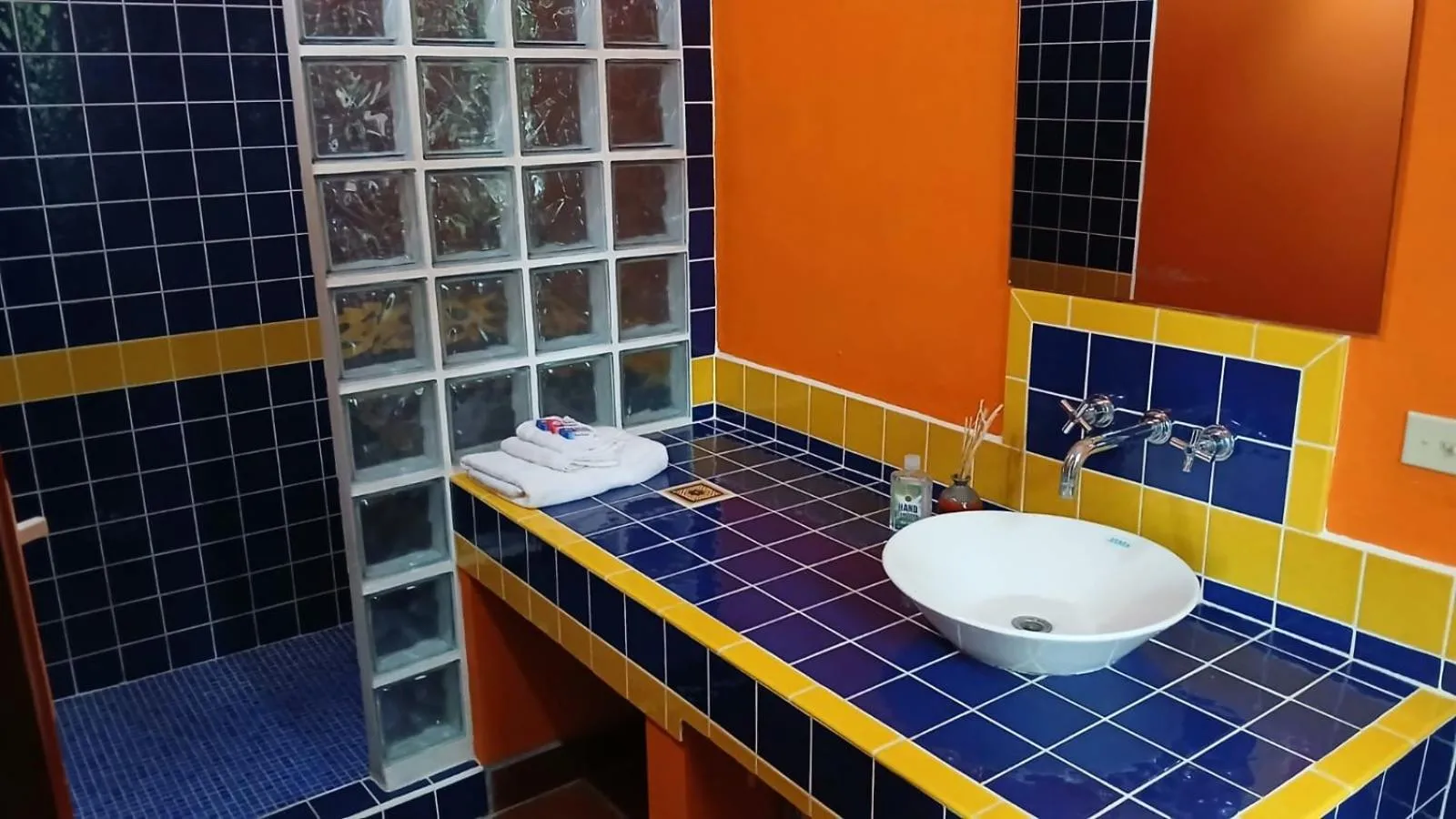 Bathroom in Bamboleo Inn