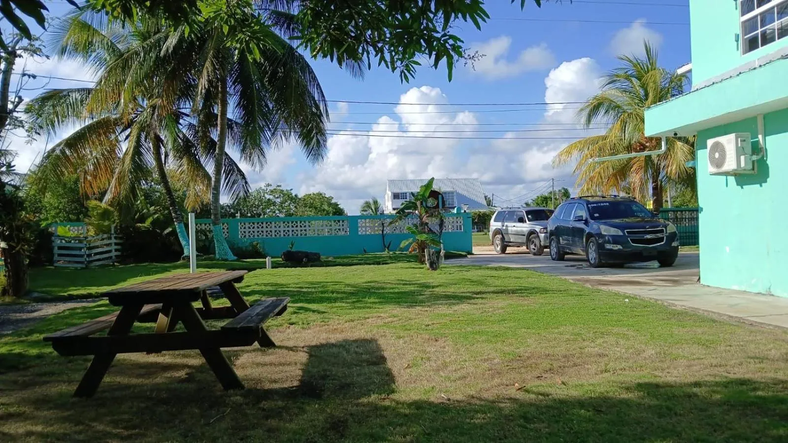 Property building in Bamboleo Inn