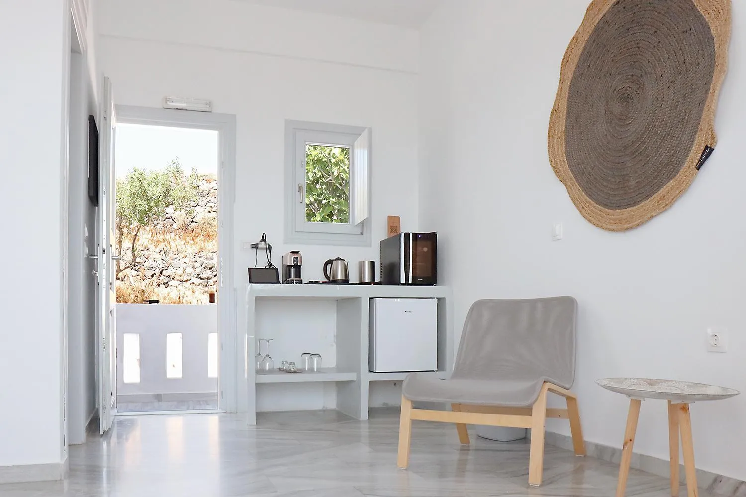 Coffee/tea facilities in Phaos Santorini Suites